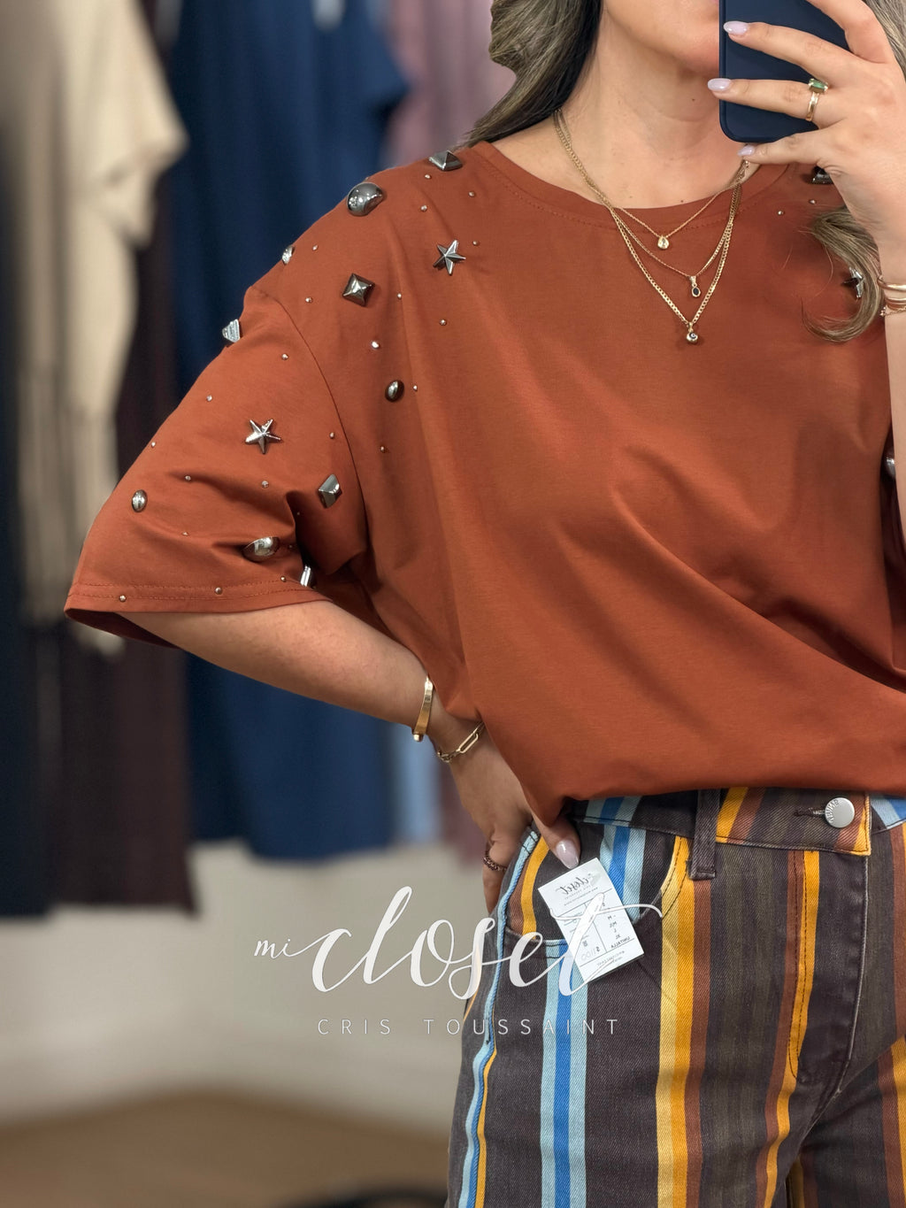 TEESHIRT OVERSIZED CON APLICACIONES DE DIFERENTES FORMAS Y TAMAÑOS