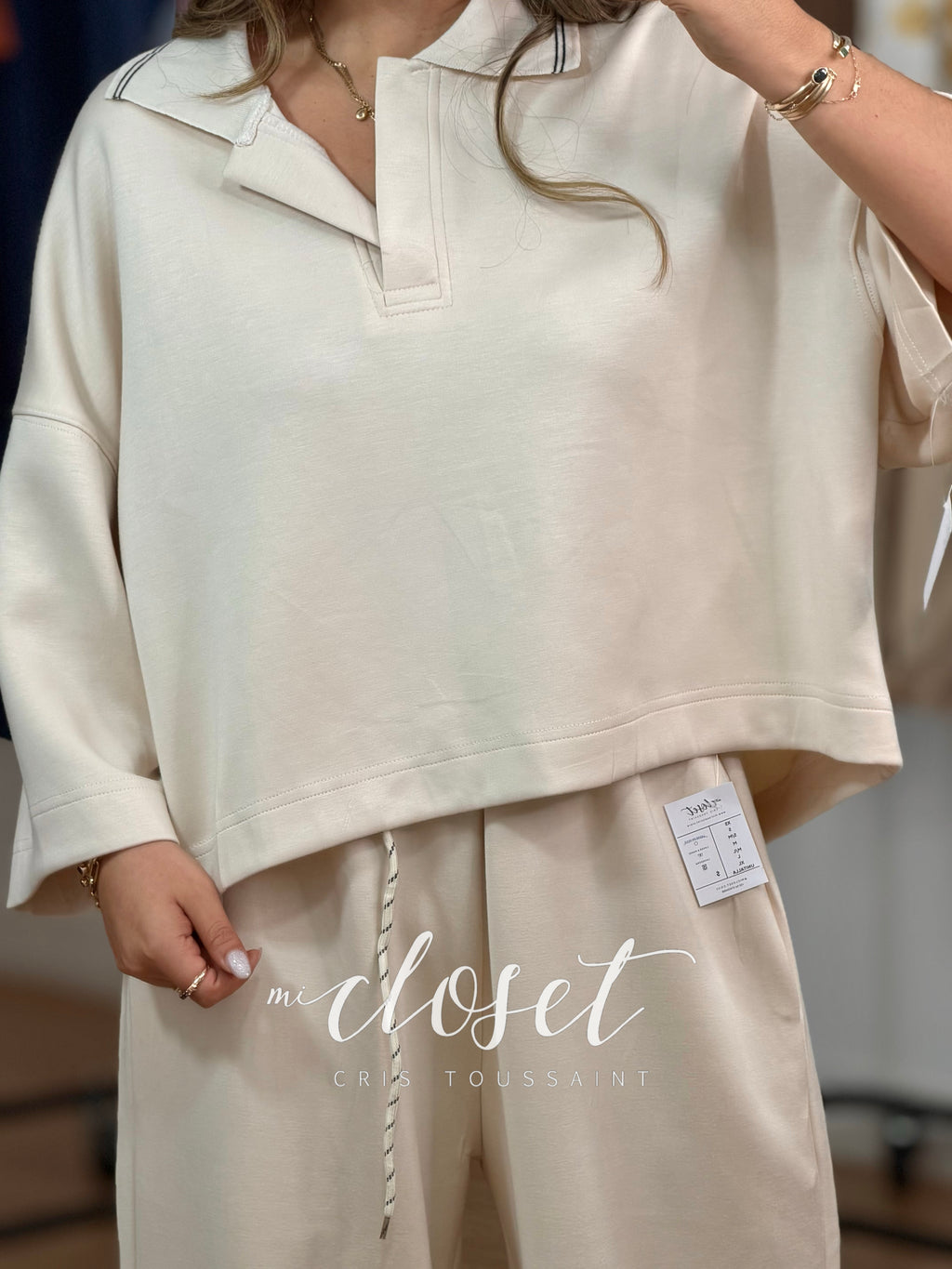 CONJUNTO SEMI GRUESO OVERSIZED DE PANTS Y TEESHIRT CON CUELLO POLO Y MANGA 3/4