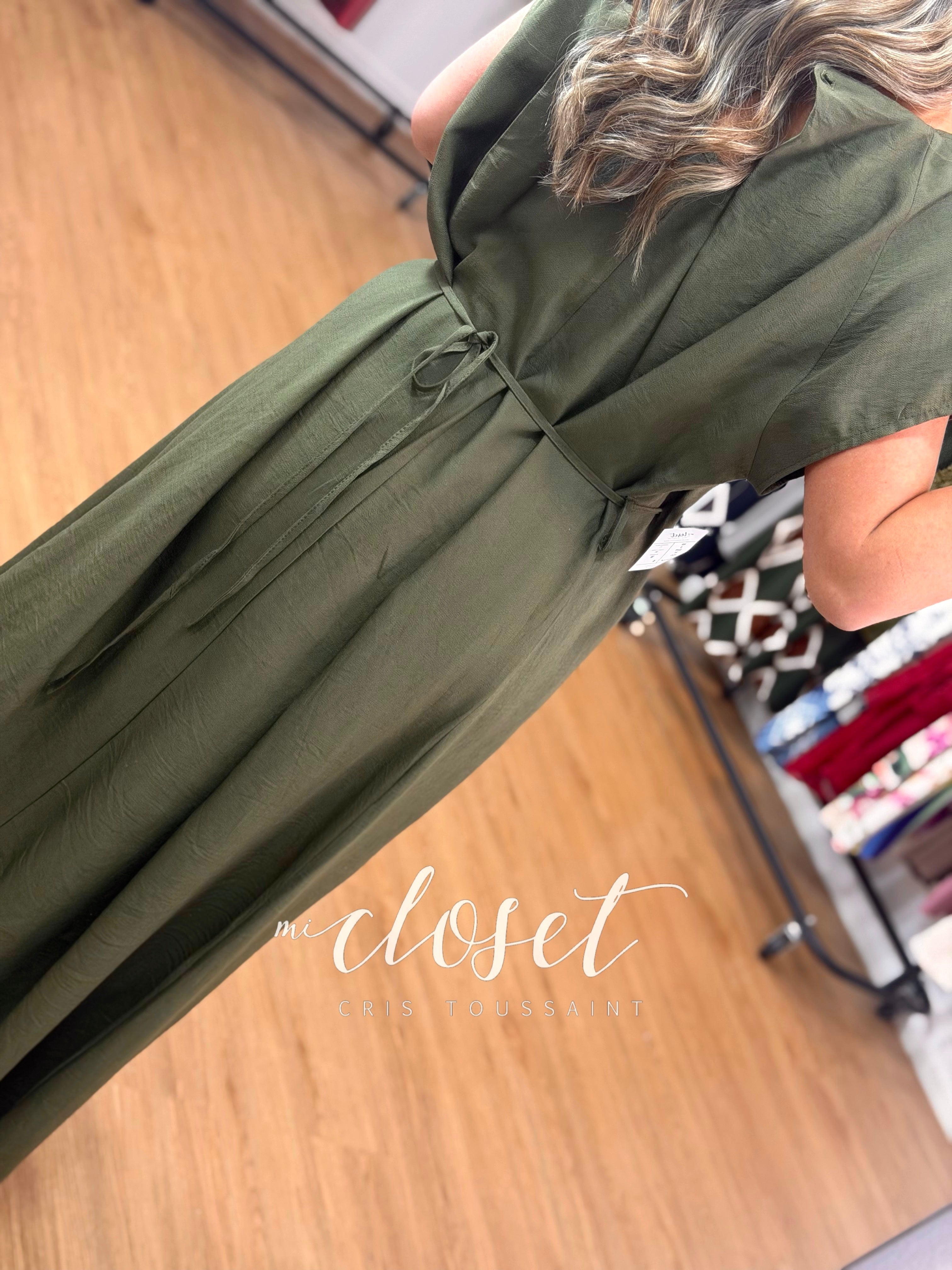 VESTIDO TIPO LINO AMPLIO CON CINTURÓN DE PIEDRITAS Y DETALLE EN ESPALDA