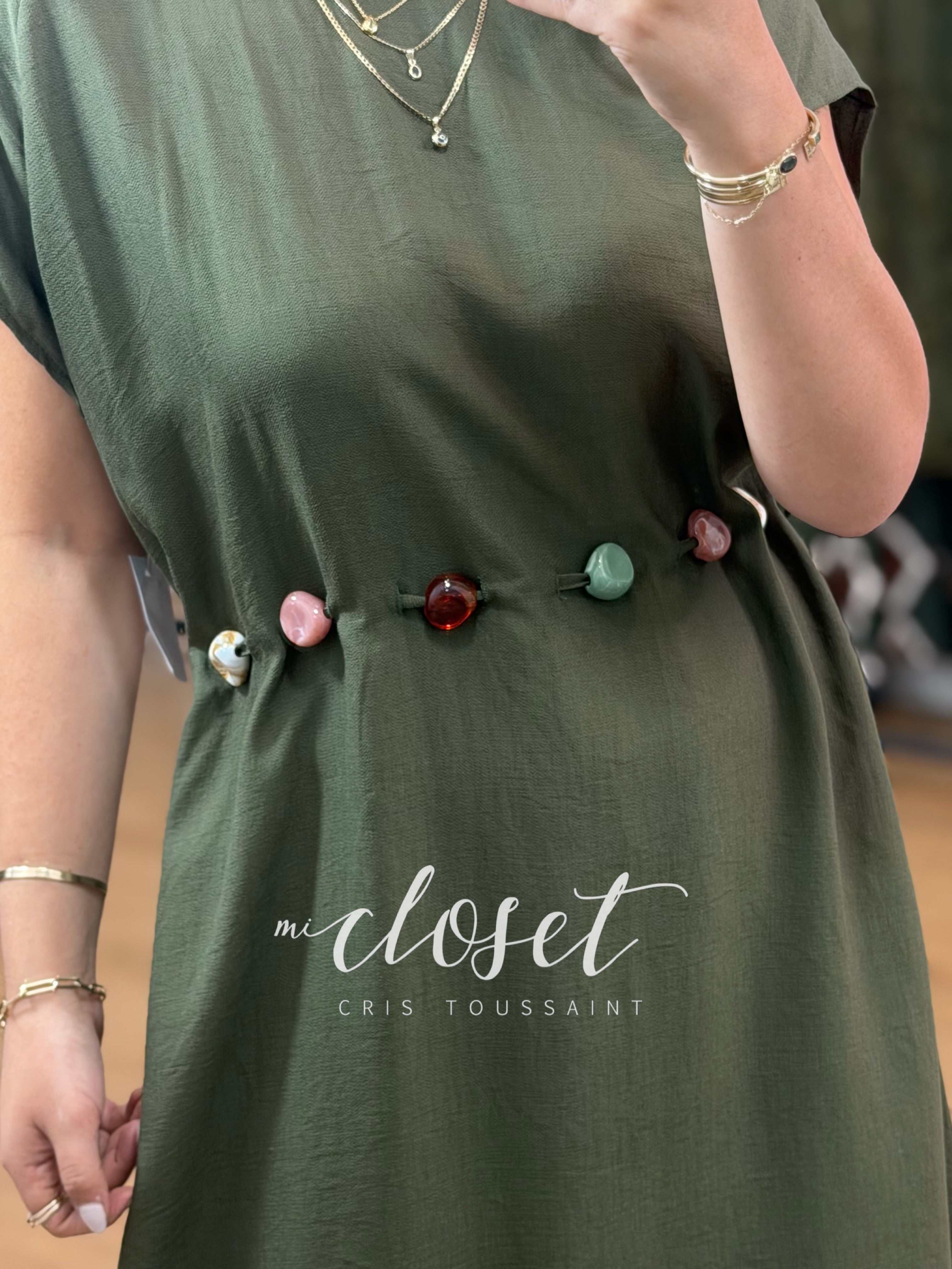 VESTIDO TIPO LINO AMPLIO CON CINTURÓN DE PIEDRITAS Y DETALLE EN ESPALDA