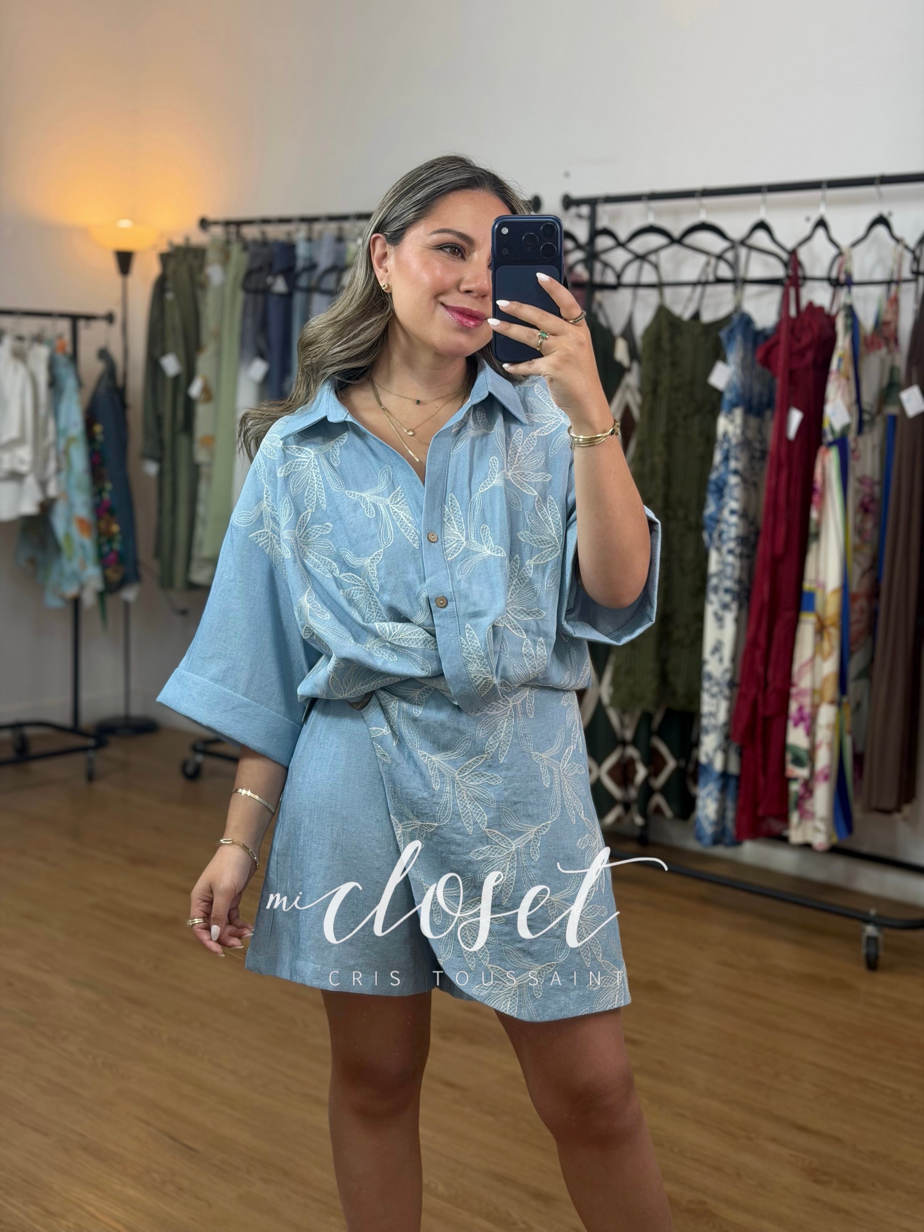 CONJUNTO LIGERO TIPO LINO DE FALDA SHORT Y CAMISA CORTA BORDADA CON MANGA ANCHA