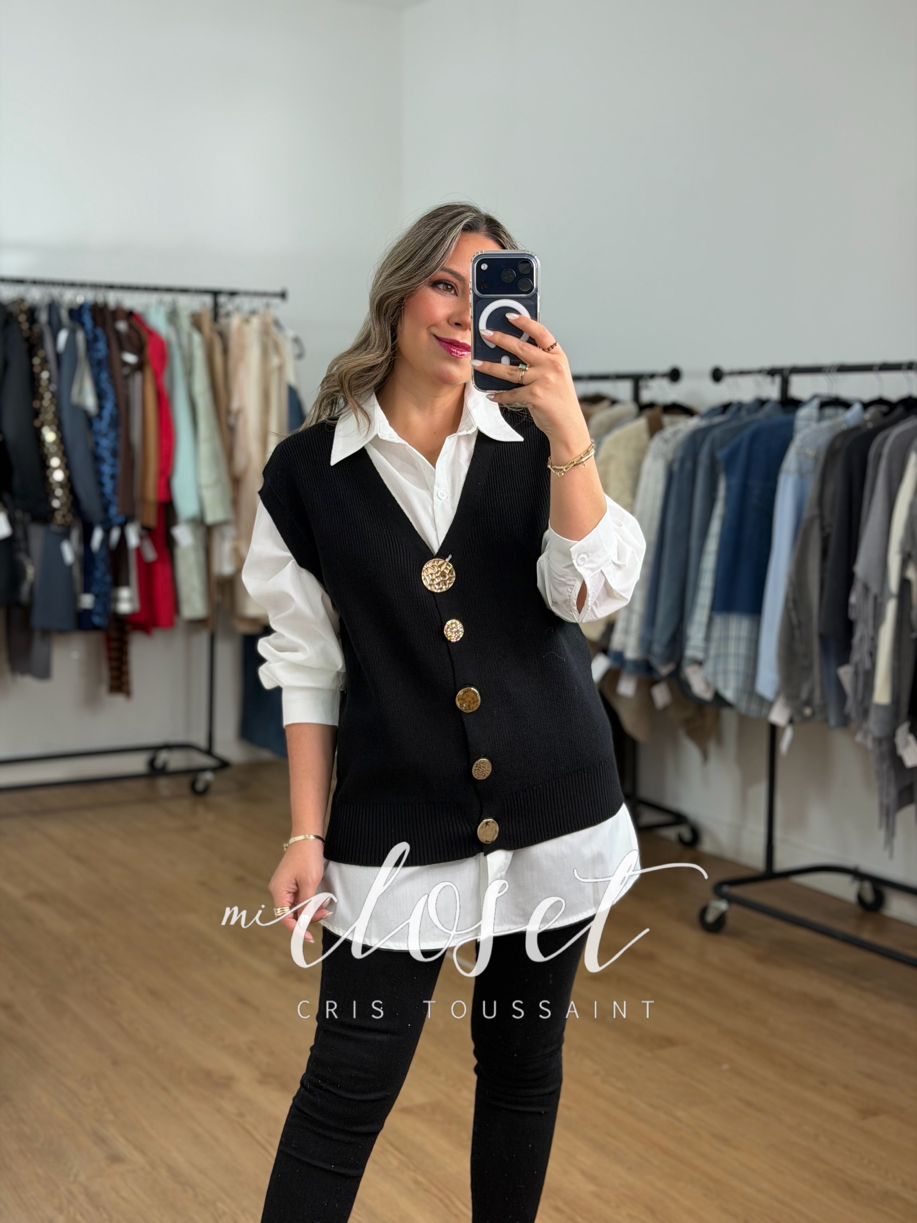 CHALECO CON CAMISA (DOS PIEZAS) DETALLE EN BOTONES