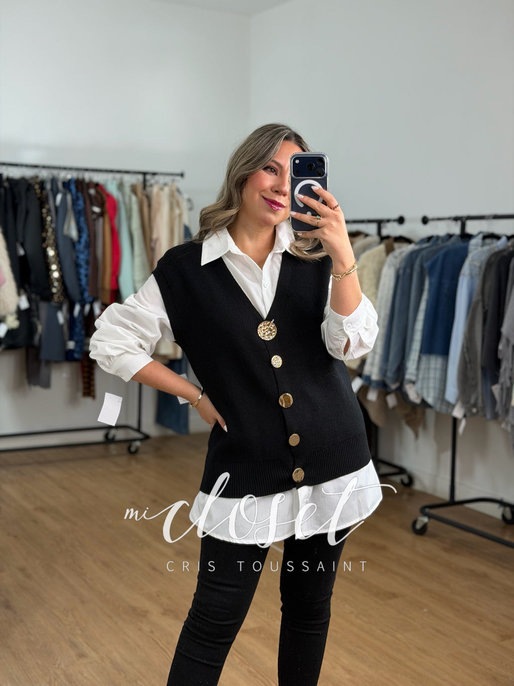 CHALECO CON CAMISA (DOS PIEZAS) DETALLE EN BOTONES