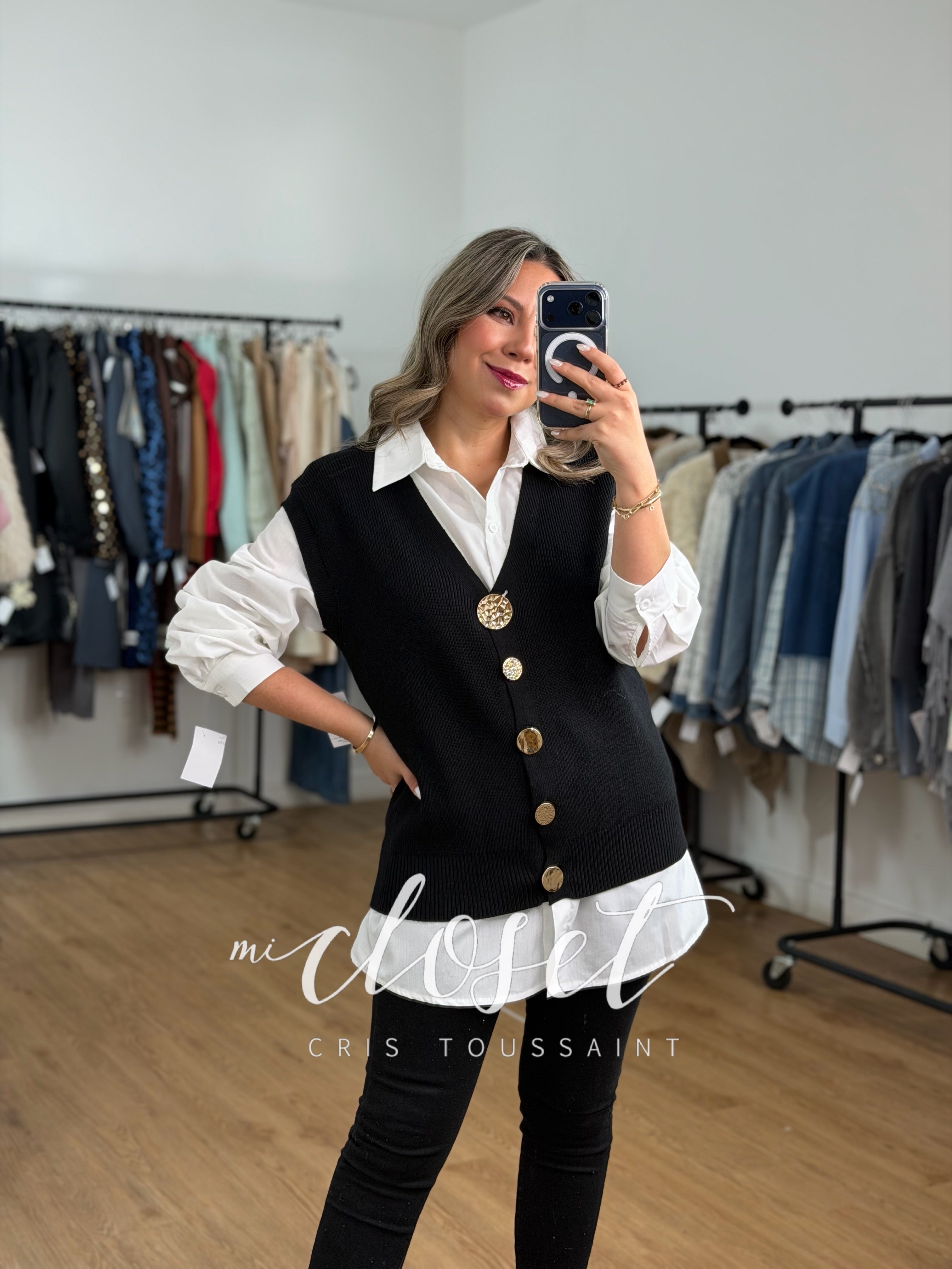 CHALECO CON CAMISA (DOS PIEZAS) DETALLE EN BOTONES