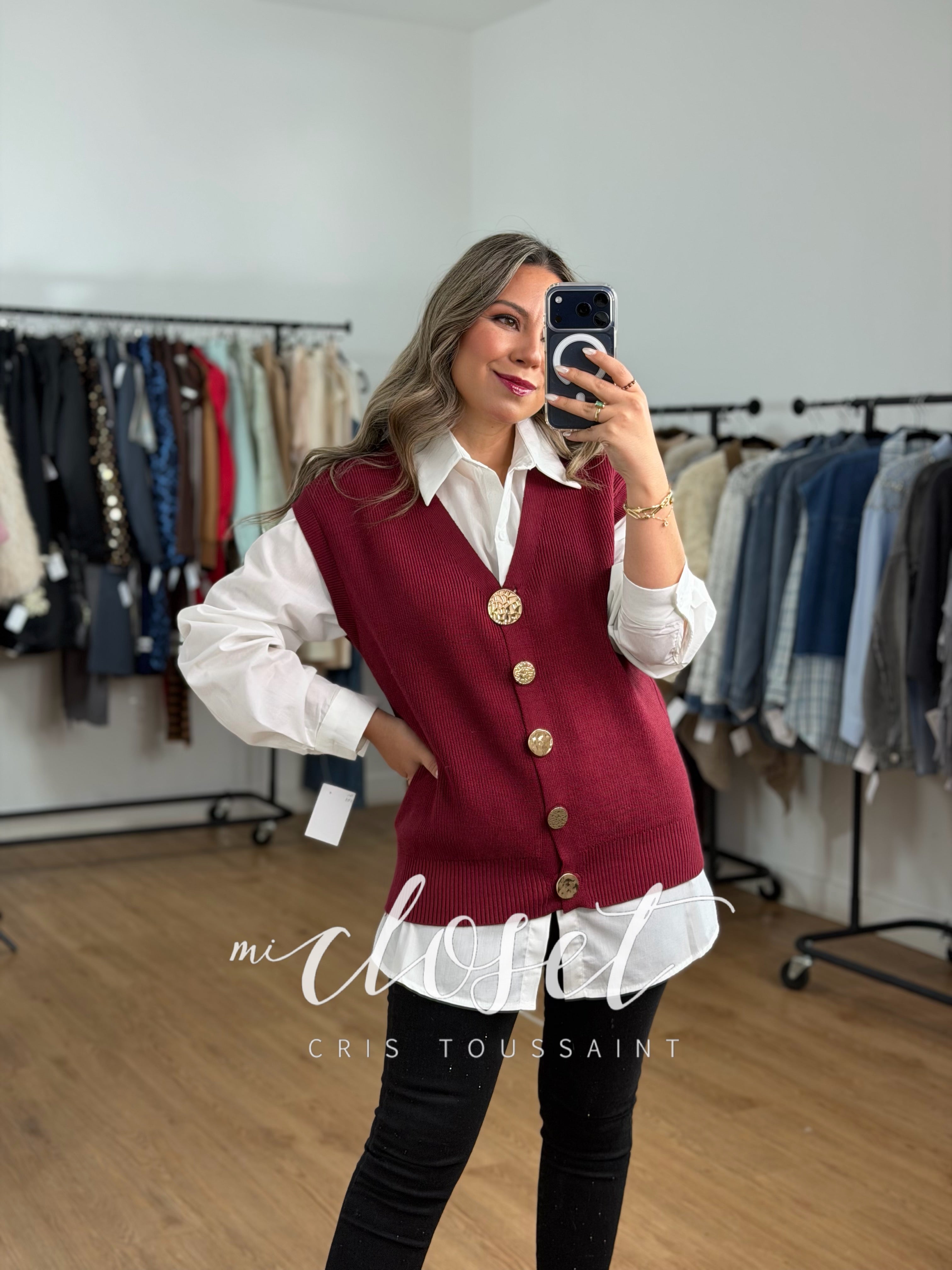 CHALECO CON CAMISA (DOS PIEZAS) DETALLE EN BOTONES