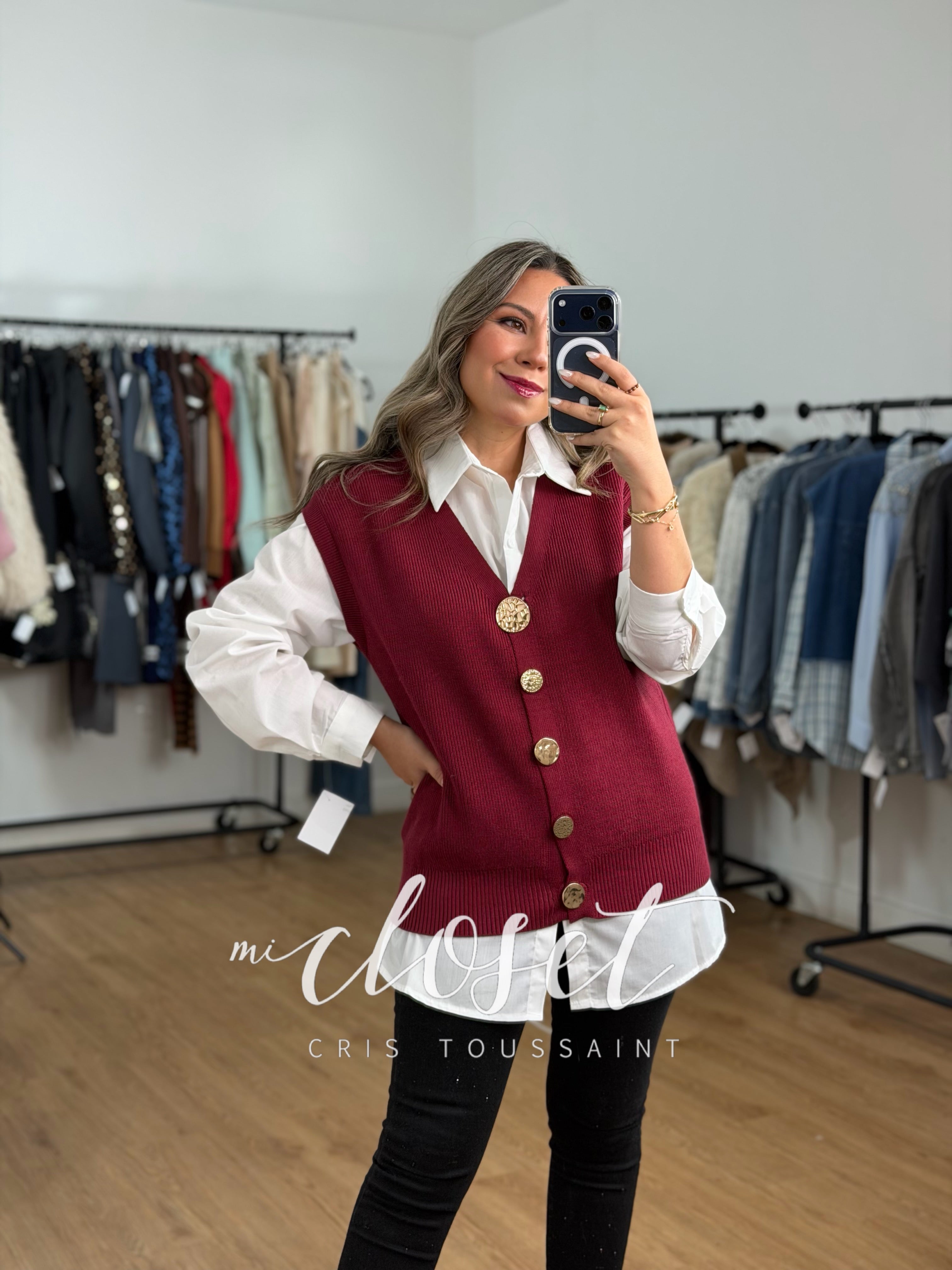 CHALECO CON CAMISA (DOS PIEZAS) DETALLE EN BOTONES