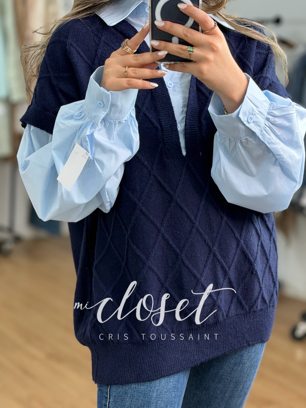 CHALECO DE ROMBOS CON CAMISA ADHERIDA (OVERSIZED) STRETCH