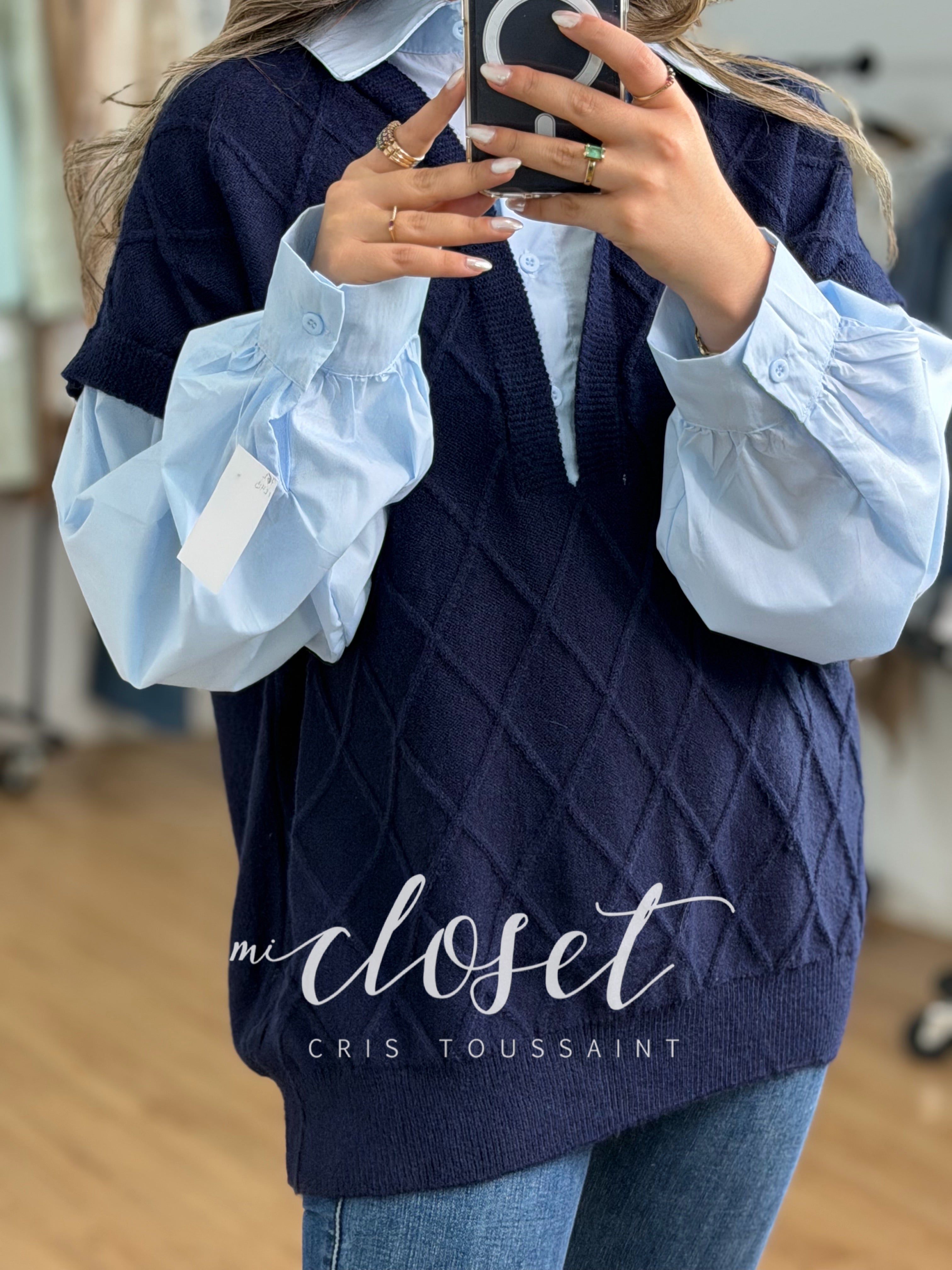 CHALECO DE ROMBOS CON CAMISA ADHERIDA (OVERSIZED) STRETCH