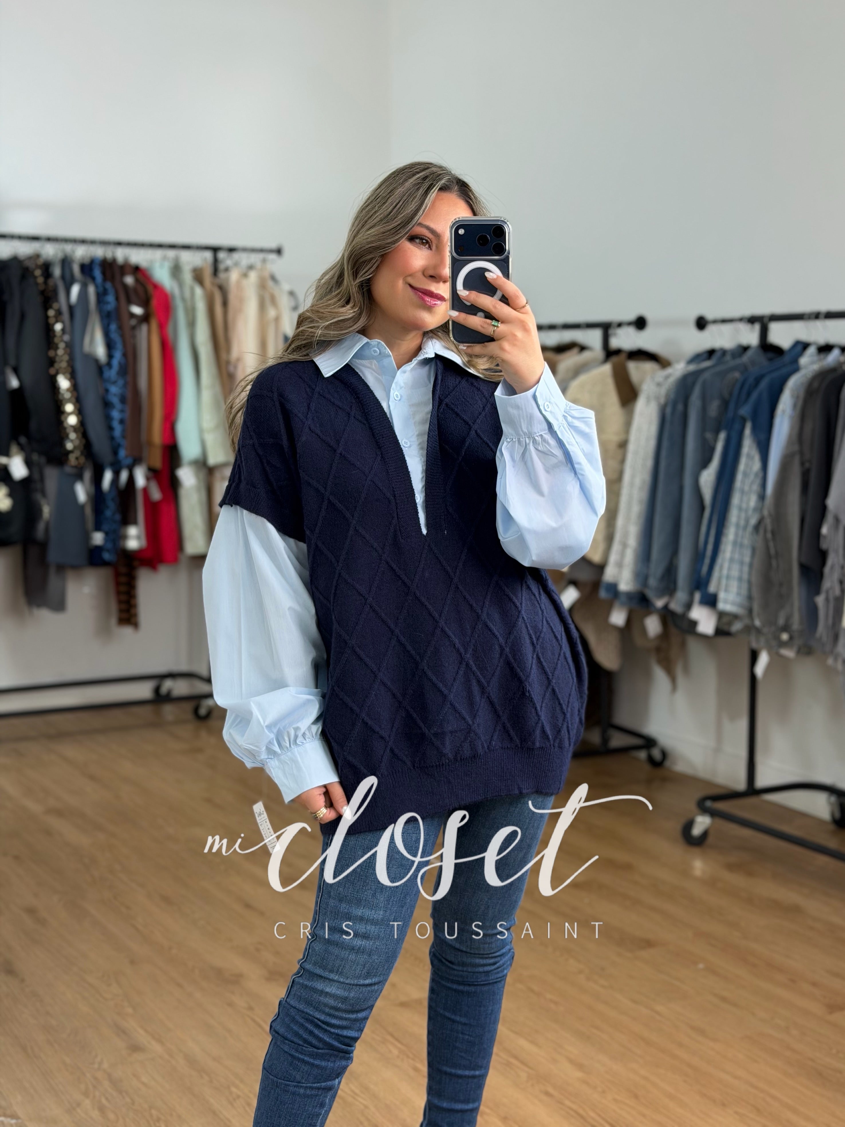 CHALECO DE ROMBOS CON CAMISA ADHERIDA (OVERSIZED) STRETCH