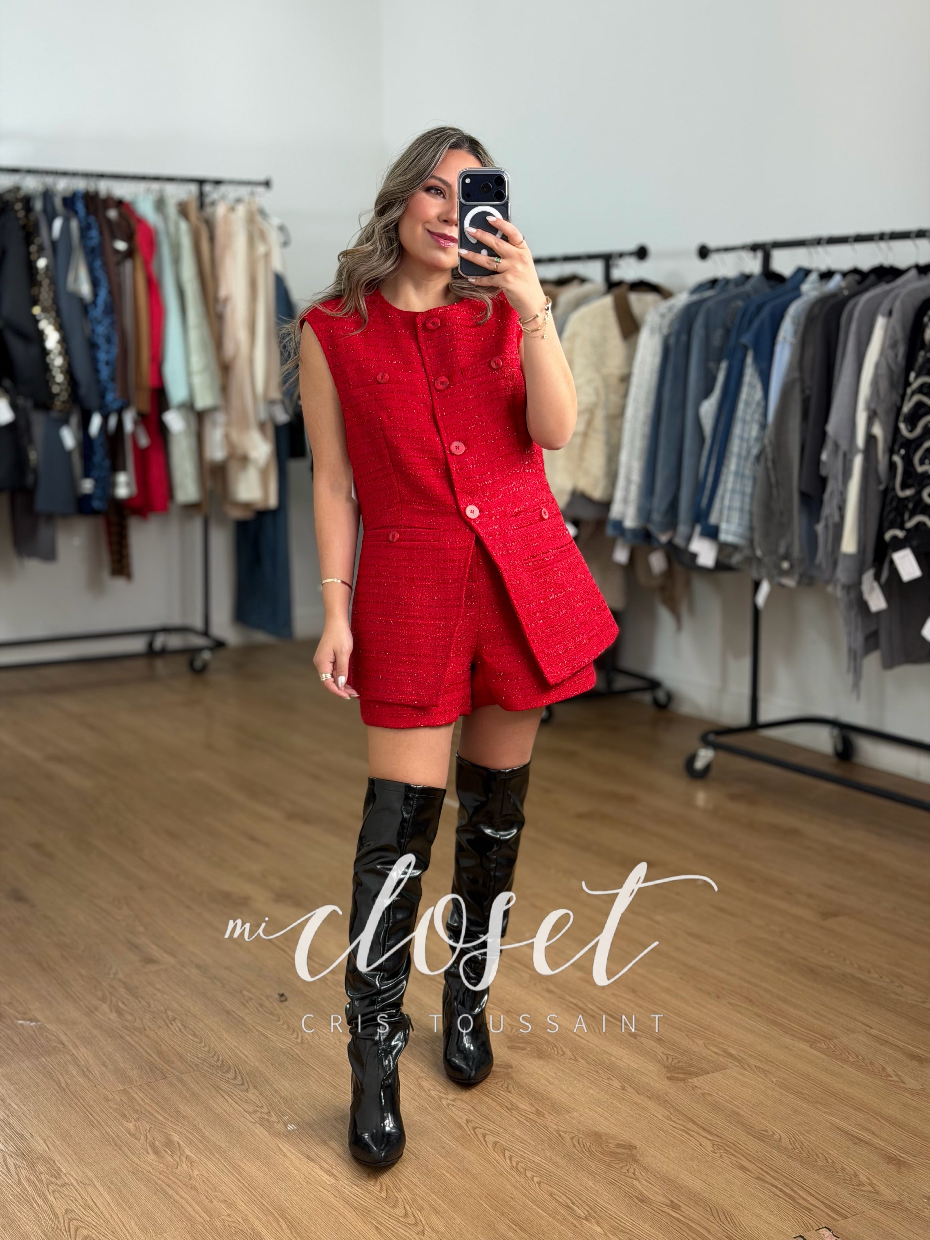CONJUNTO DE CHALECO Y SHORT TELA TIPO TWEED CON DESTELLOS DE BRILLOS
