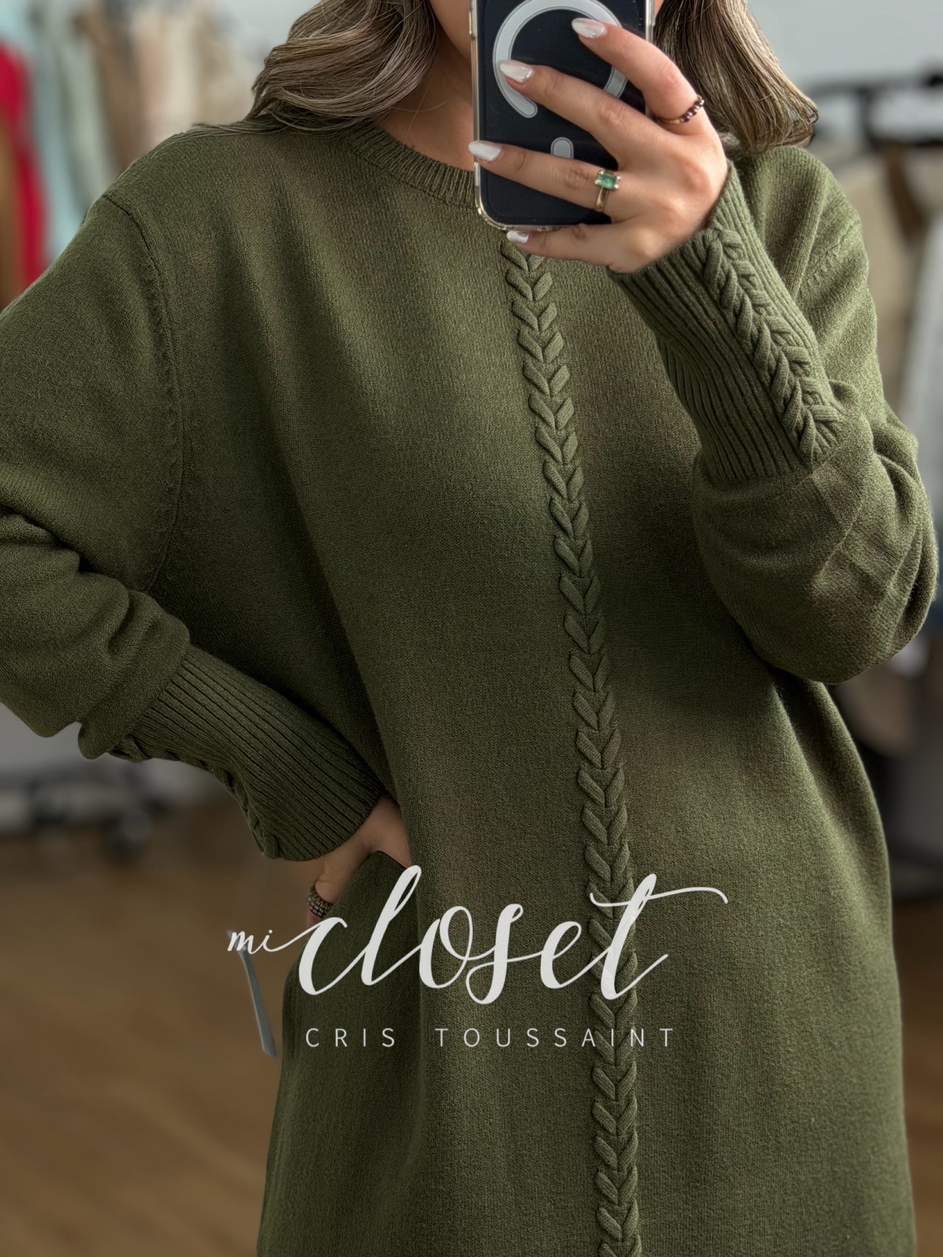 CONJUNTO TRES PIEZAS; PANTS, SWEATER LARGO Y BUFANDA CON DETALLE DE TRENZA