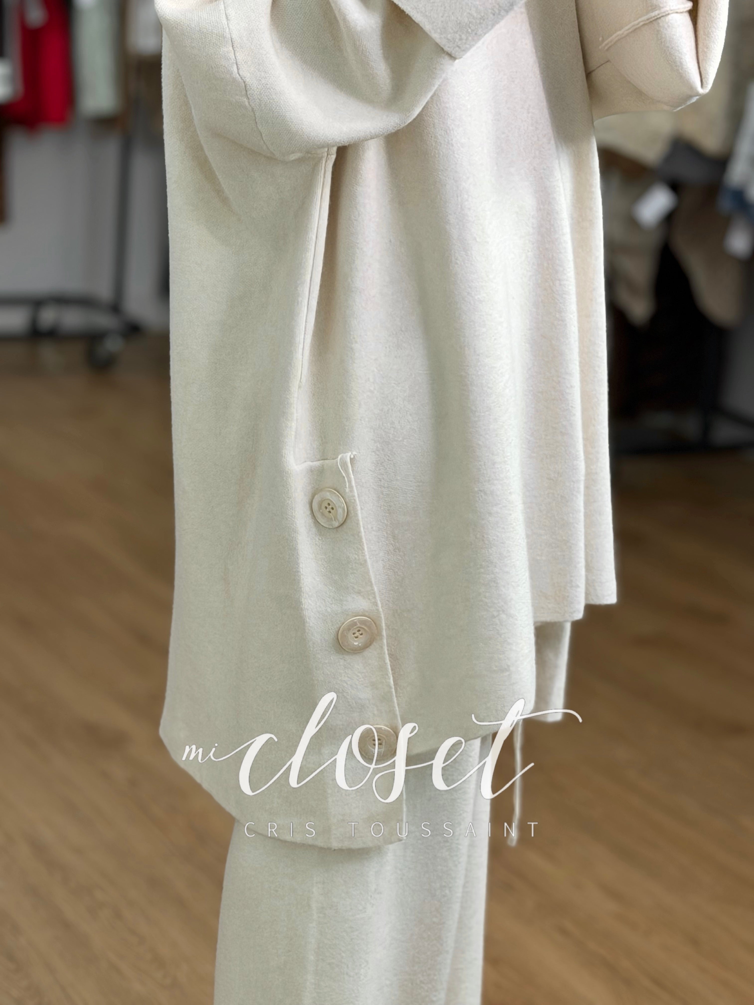 CONJUNTO DE PANTS CON SWEATER LARGO (OVERSIZED) BOTONES EN COSTADOS