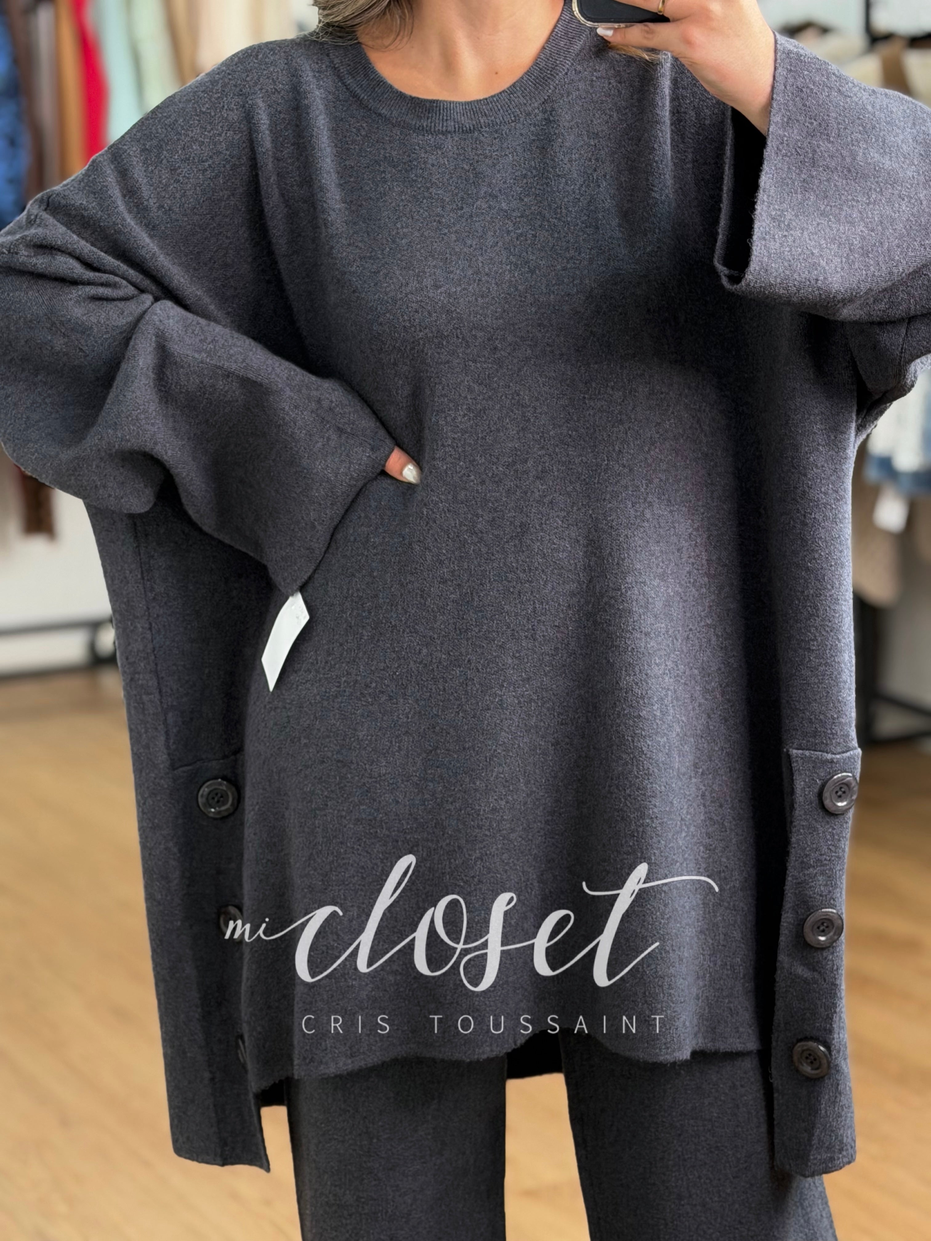 CONJUNTO DE PANTS CON SWEATER LARGO (OVERSIZED) BOTONES EN COSTADOS