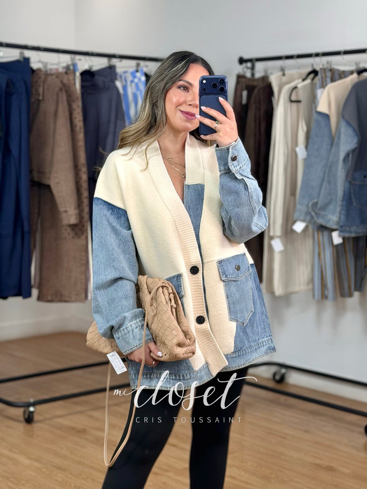 Chamarra oversized doble textura con tela tipo suéter y mezclilla