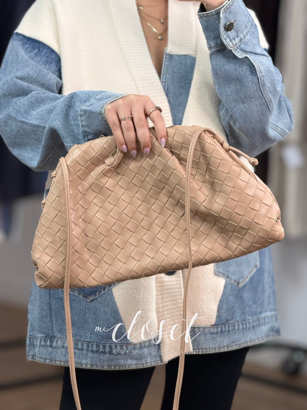 Chamarra oversized doble textura con tela tipo suéter y mezclilla