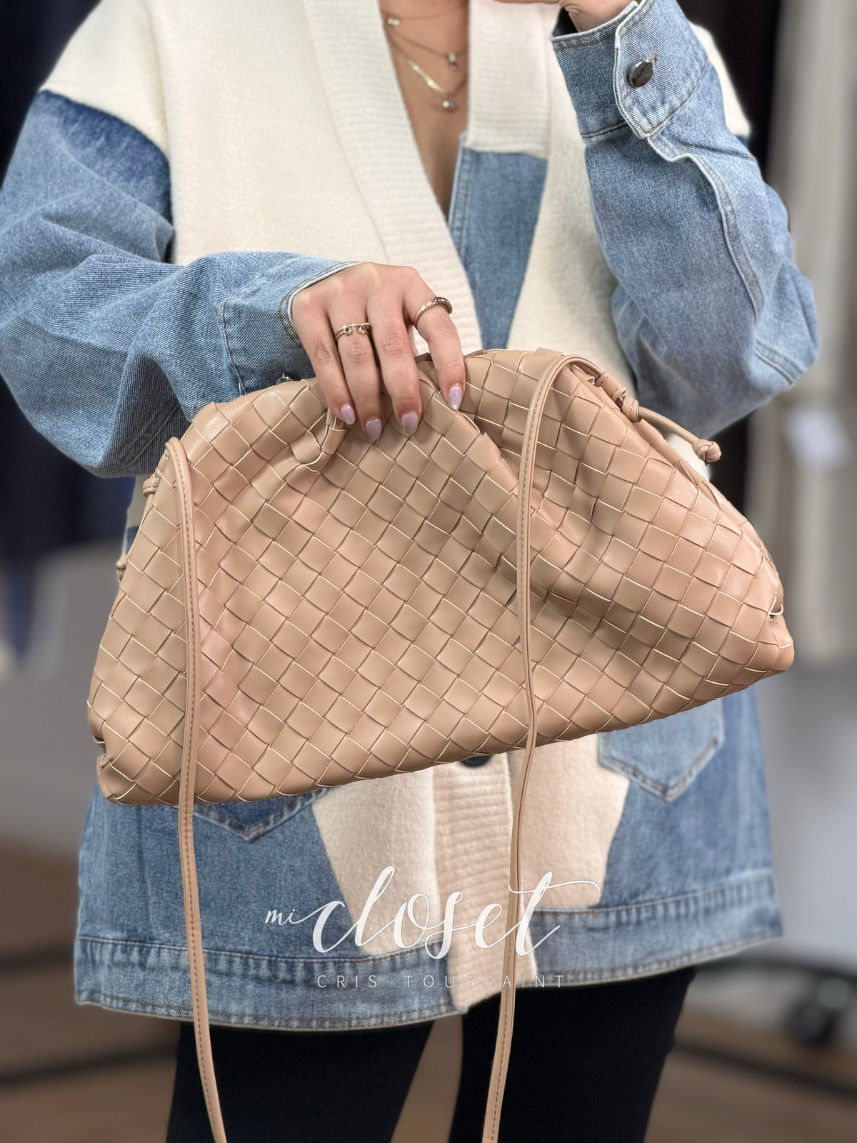 Chamarra oversized doble textura con tela tipo suéter y mezclilla