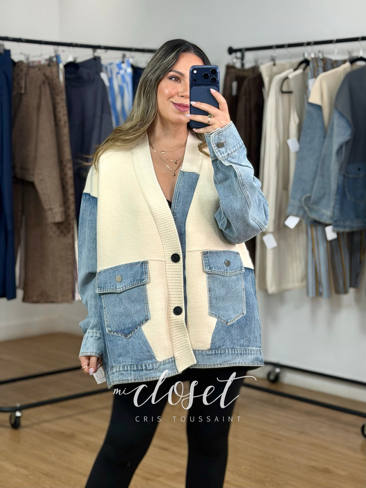 Chamarra oversized doble textura con tela tipo suéter y mezclilla