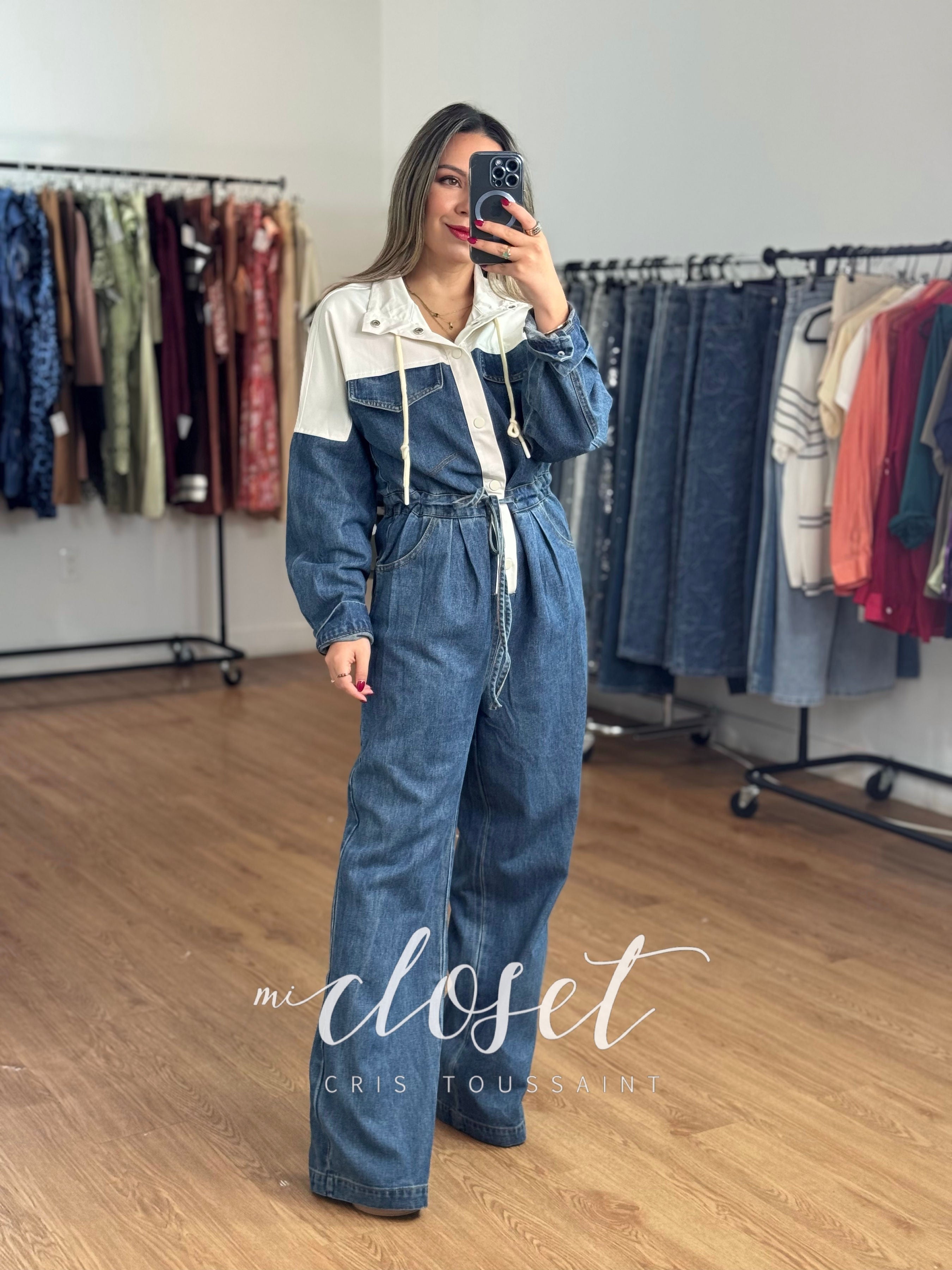 JUMPSUIT DE MEZCLILLA DOBLE TEXTURA CON CINTAS AJUSTABLES EN CINTURA
