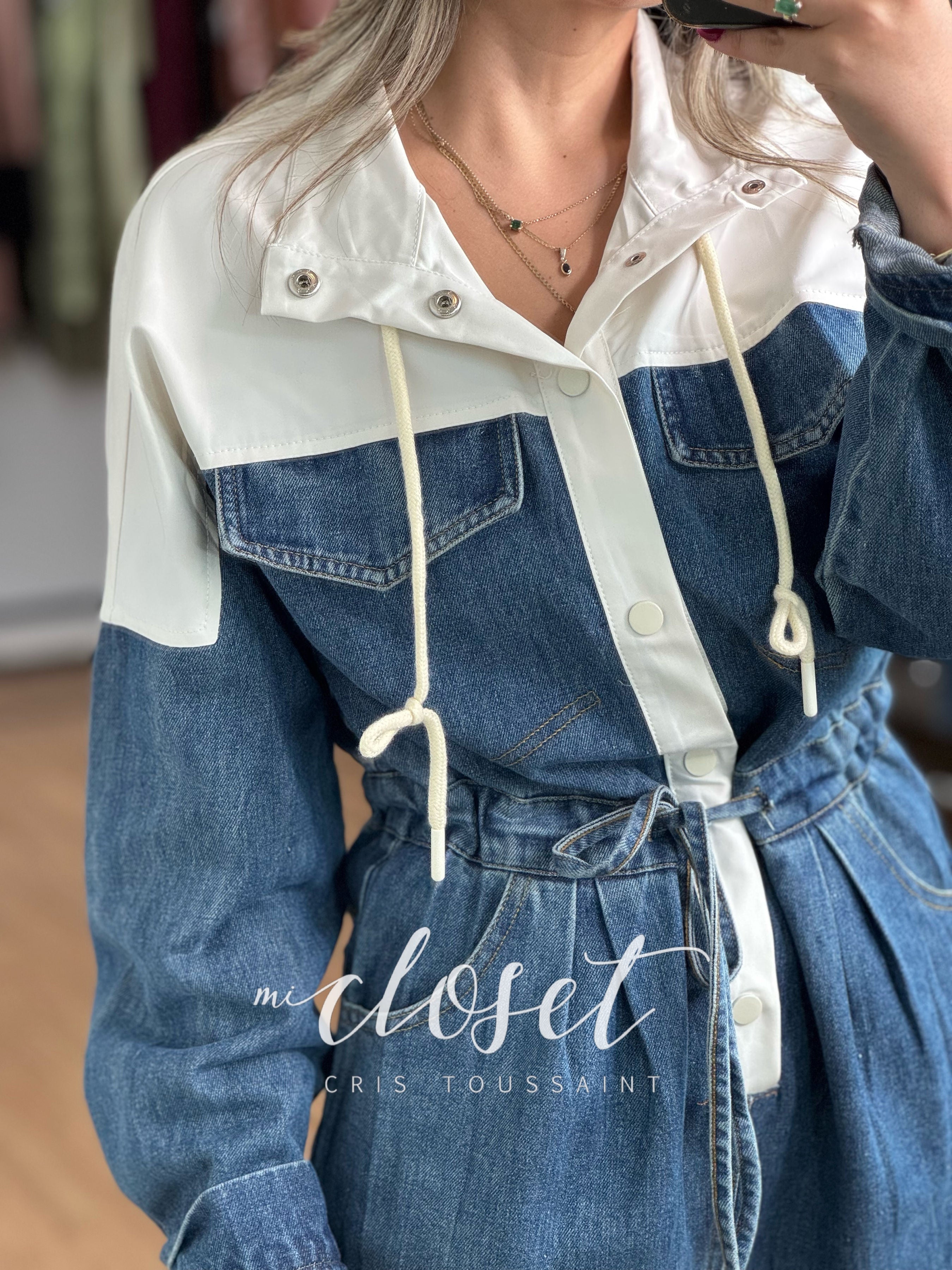 JUMPSUIT DE MEZCLILLA DOBLE TEXTURA CON CINTAS AJUSTABLES EN CINTURA