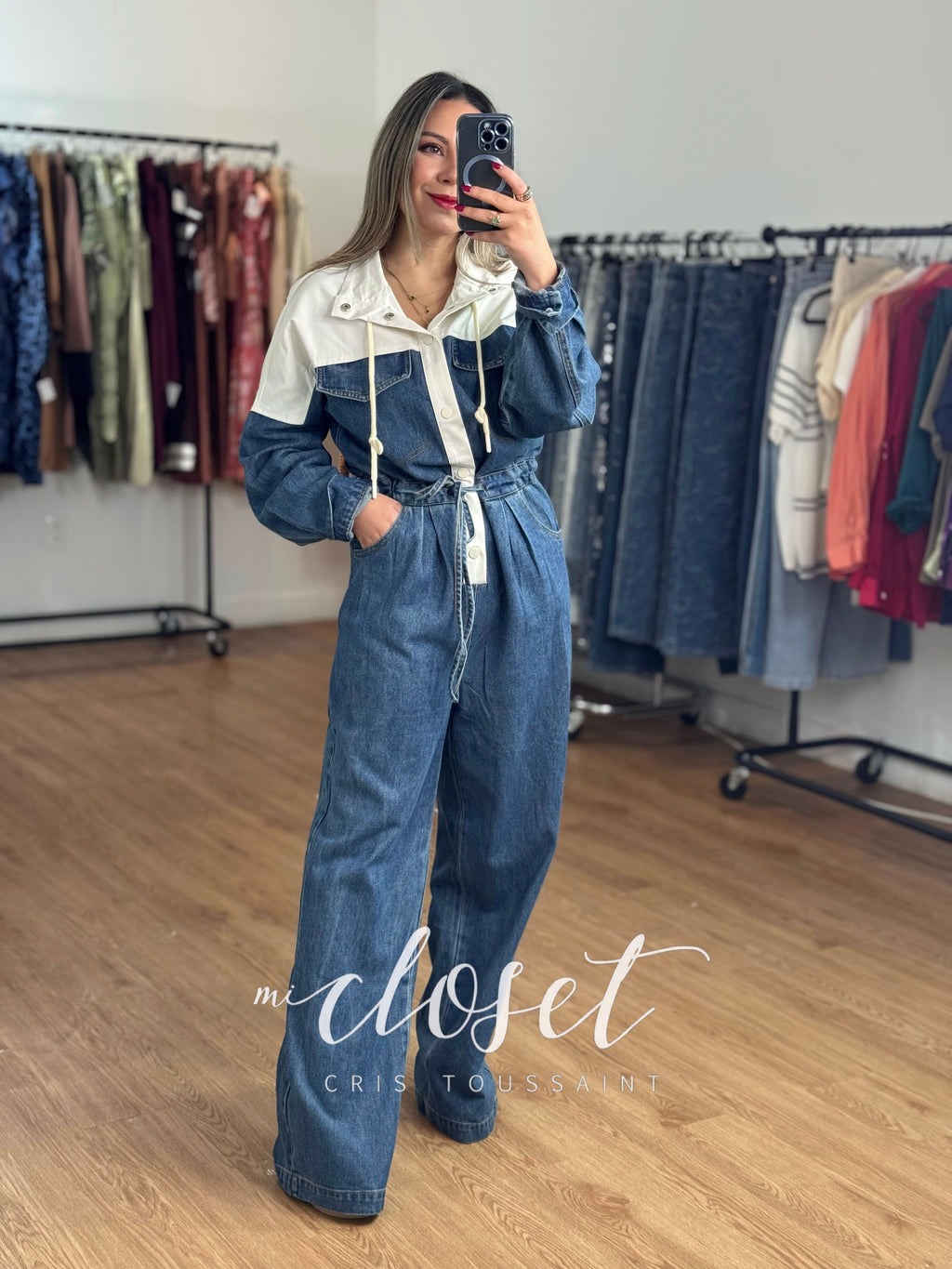 JUMPSUIT DE MEZCLILLA DOBLE TEXTURA CON CINTAS AJUSTABLES EN CINTURA