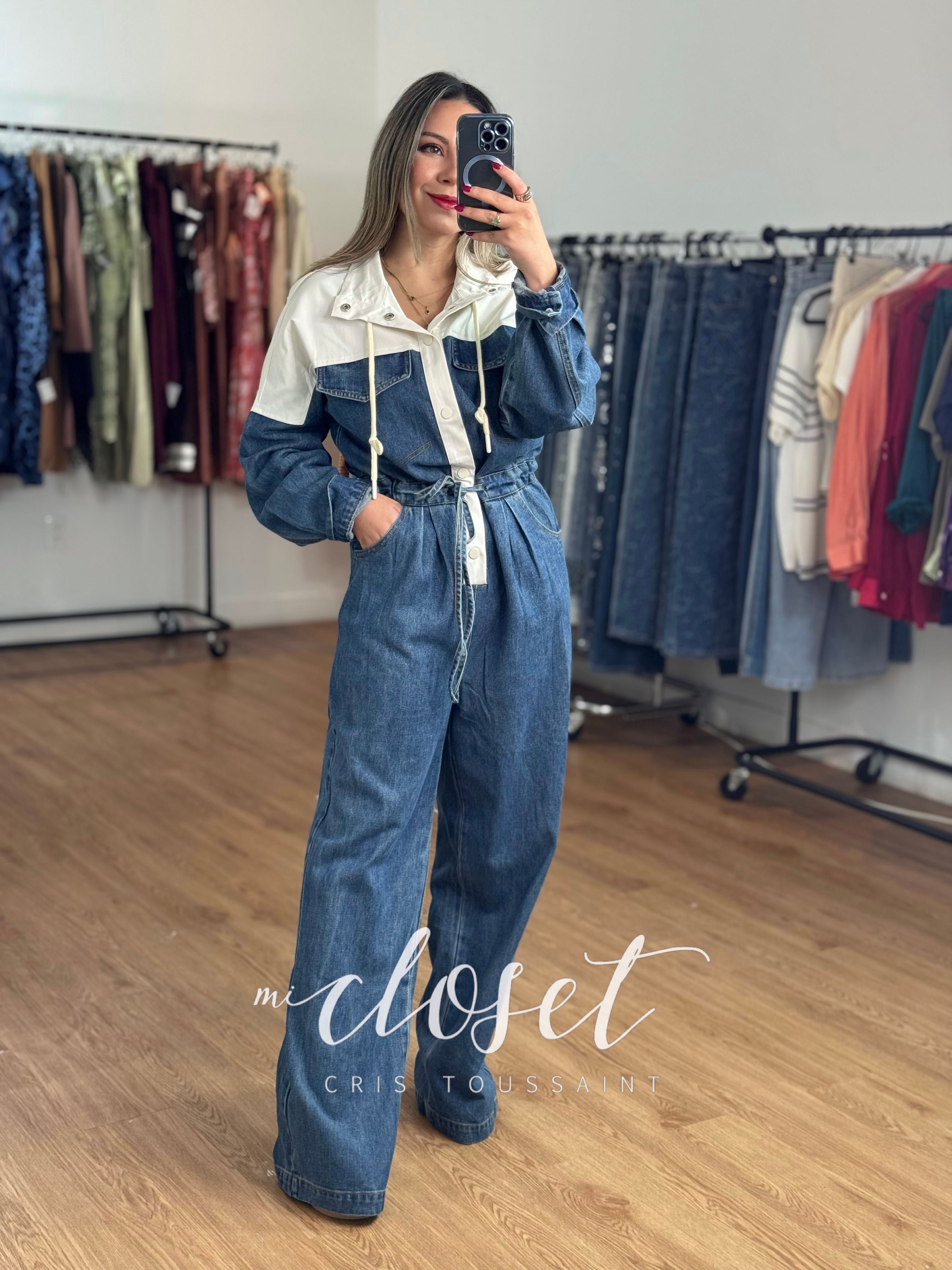 JUMPSUIT DE MEZCLILLA DOBLE TEXTURA CON CINTAS AJUSTABLES EN CINTURA