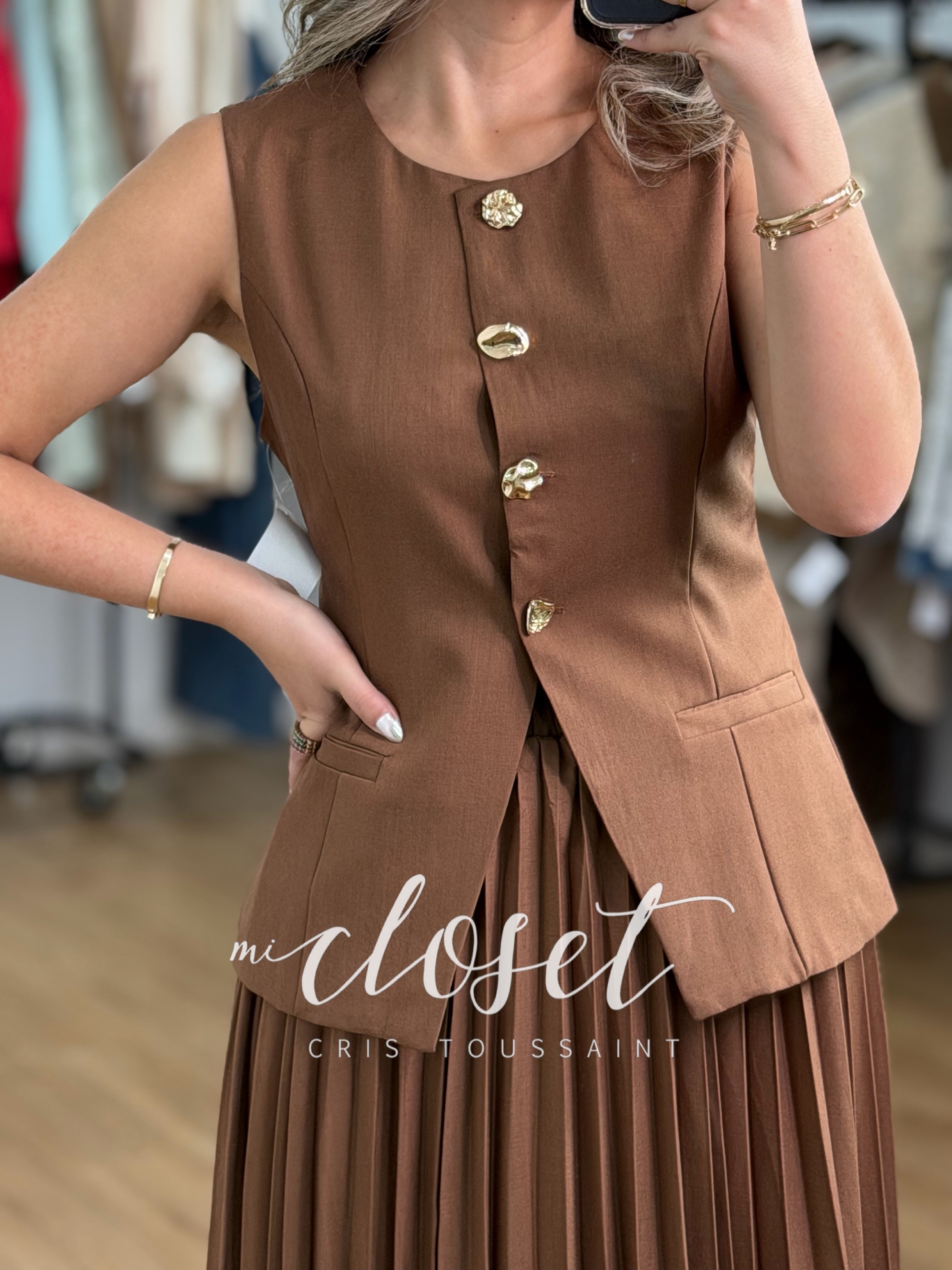 CONJUNTO DE CHALECO Y FALDA TABLEADA