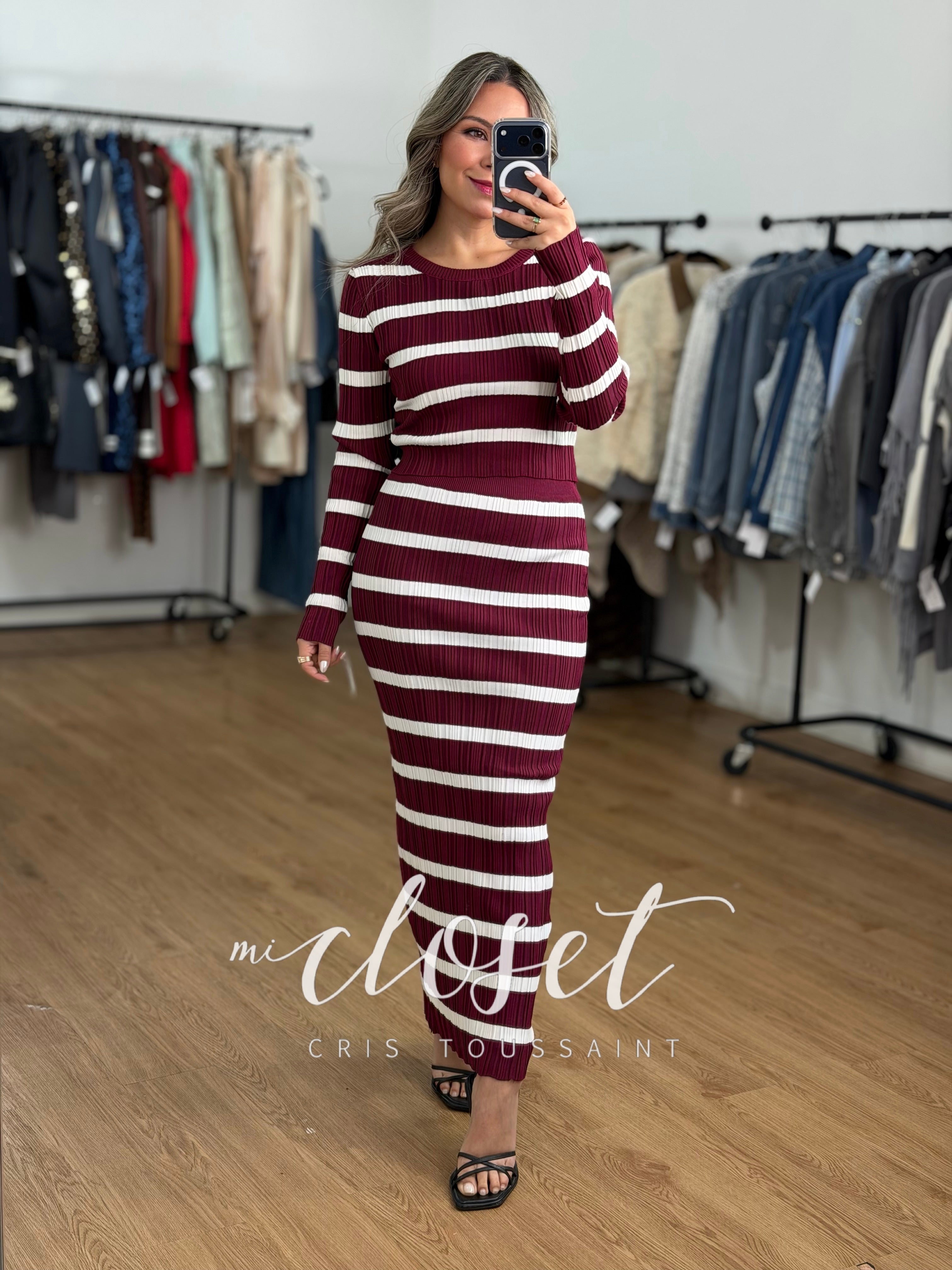 CONJUNTO DE FALDA TIPO LÁPIZ (STRETCH) CON SWEATER CROPPED