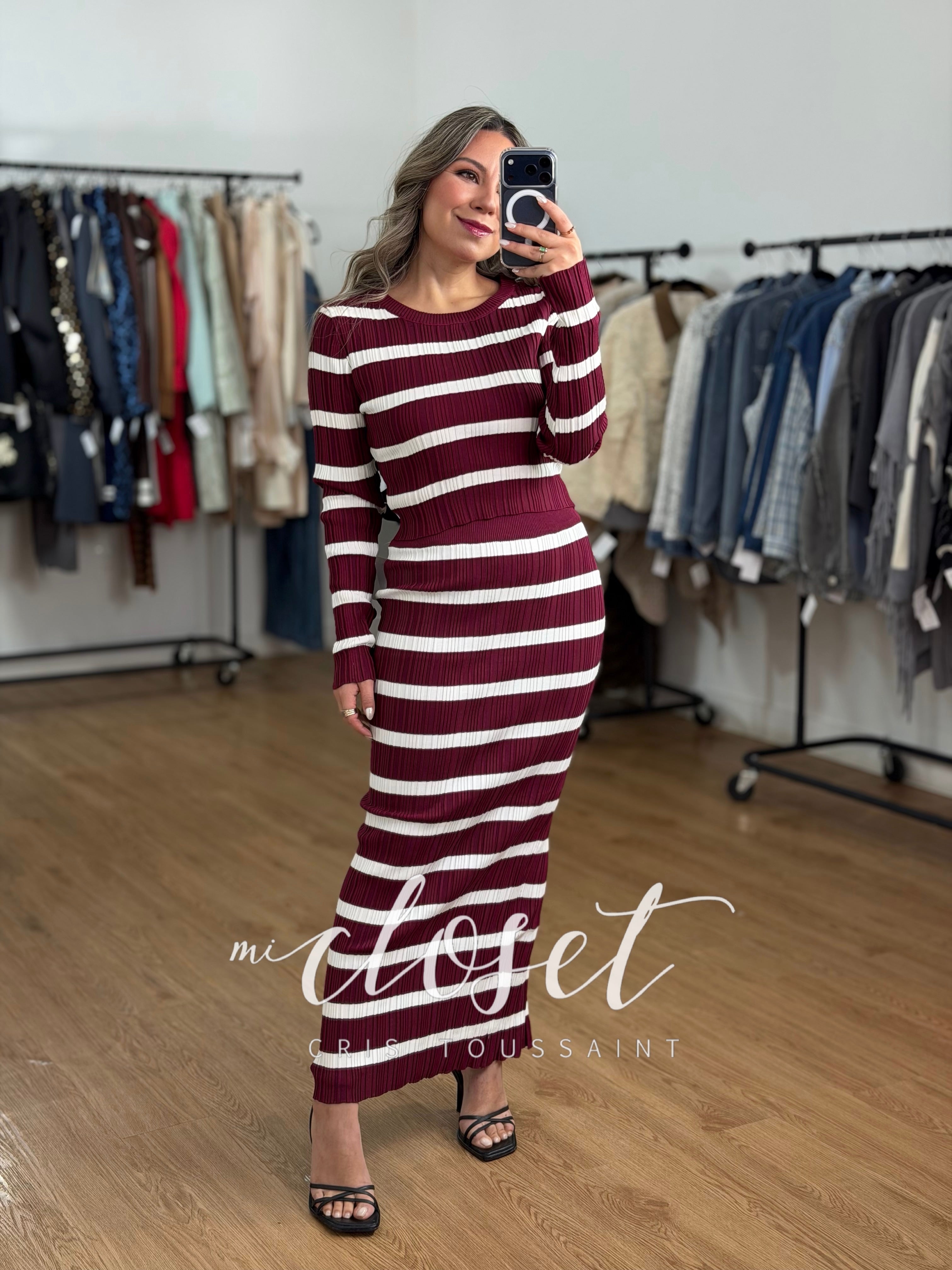 CONJUNTO DE FALDA TIPO LÁPIZ (STRETCH) CON SWEATER CROPPED