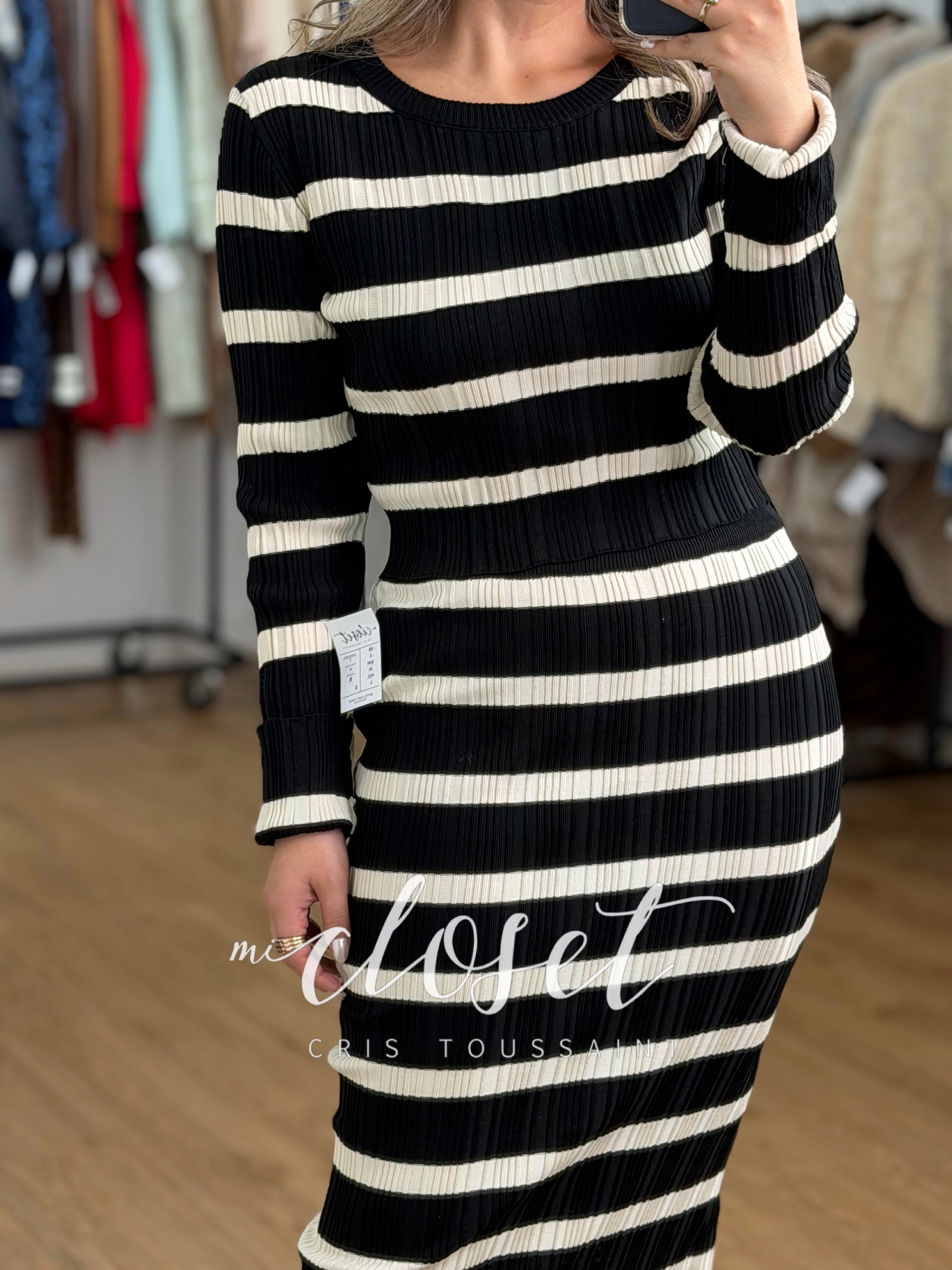 CONJUNTO DE FALDA TIPO LÁPIZ (STRETCH) CON SWEATER CROPPED