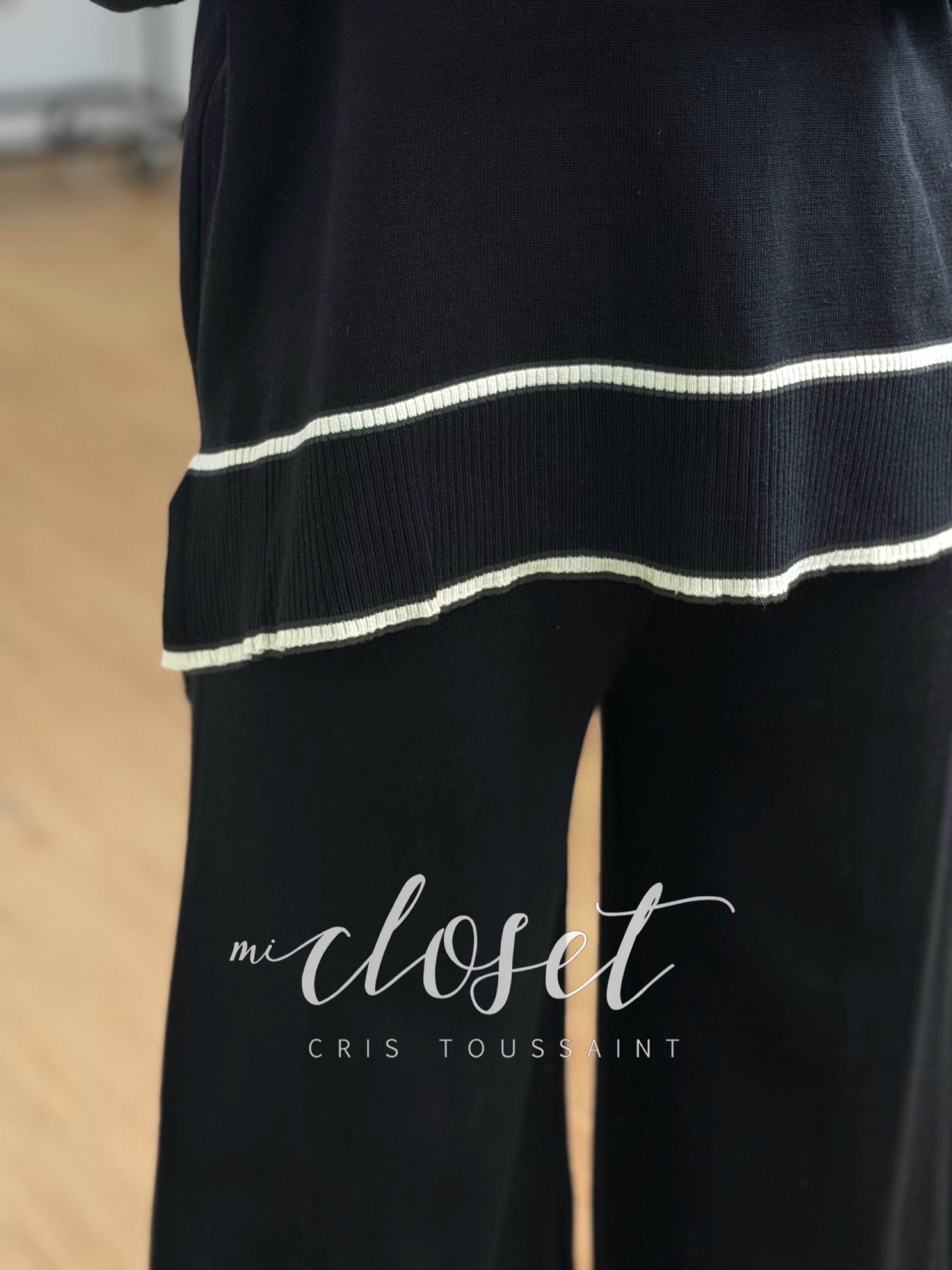 CONJUNTO DE PANTS CON DETALLE DELINEADO Y ABERTURA EN TOBILLO