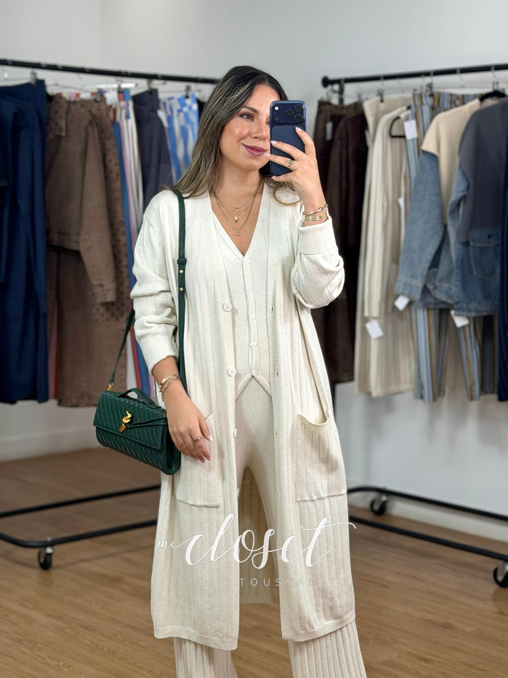 Conjunto de pants de tres piezas, chaleco, suéter largo y pants con textura