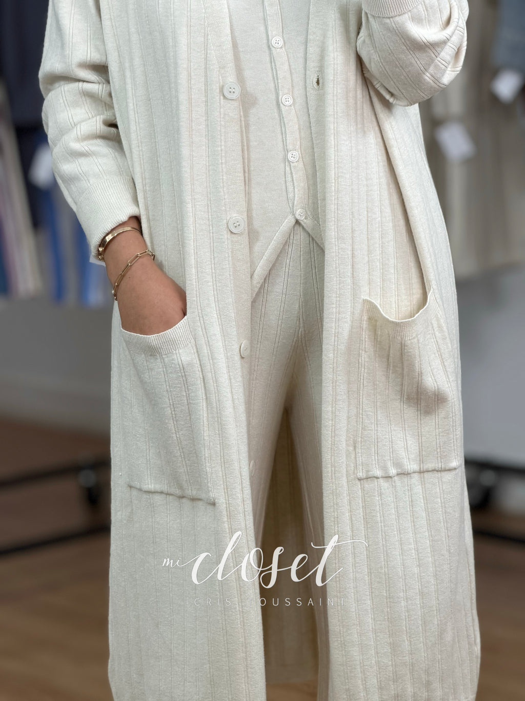 Conjunto de pants de tres piezas, chaleco, suéter largo y pants con textura