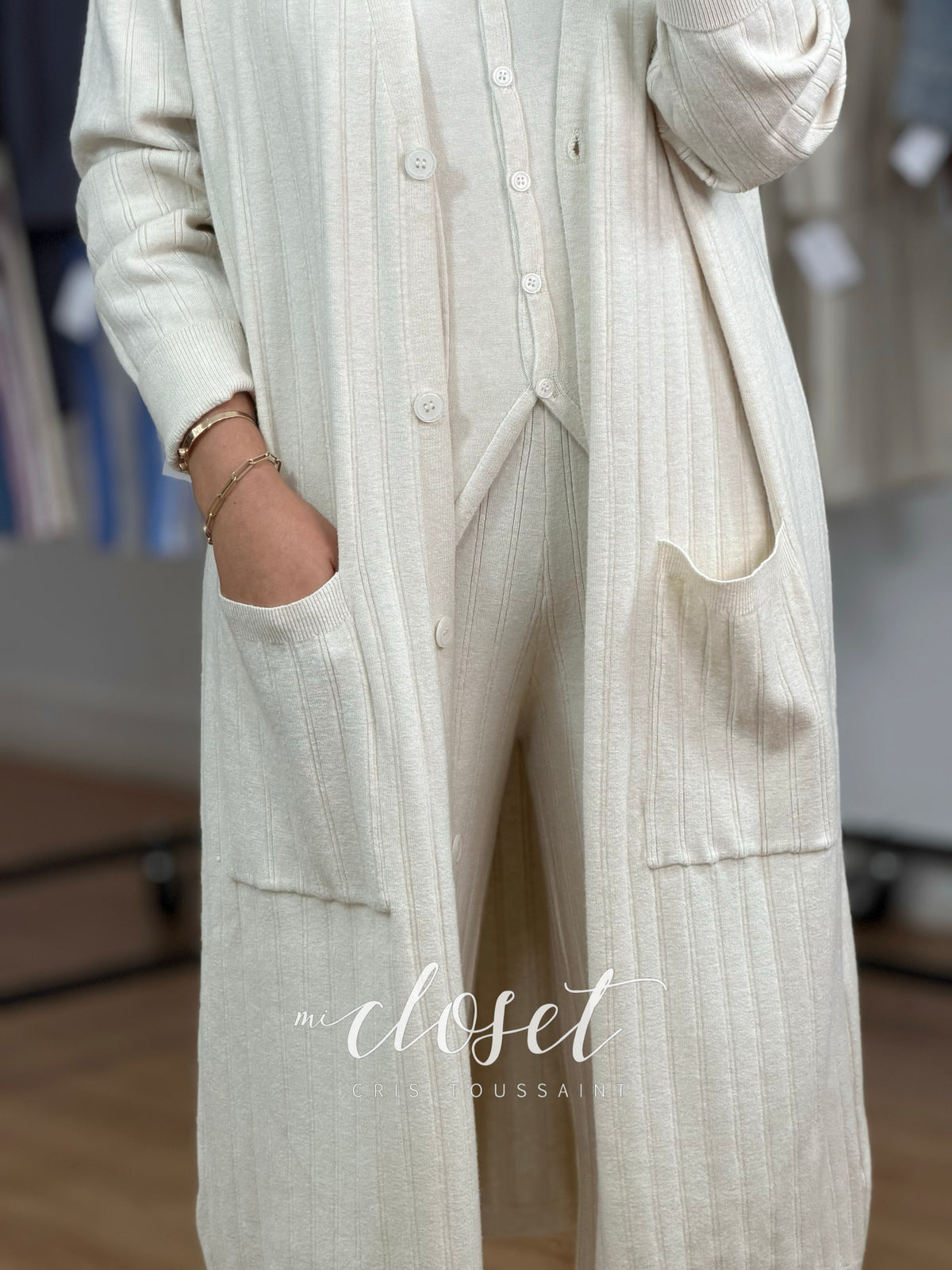 Conjunto de pants de tres piezas, chaleco, suéter largo y pants con textura