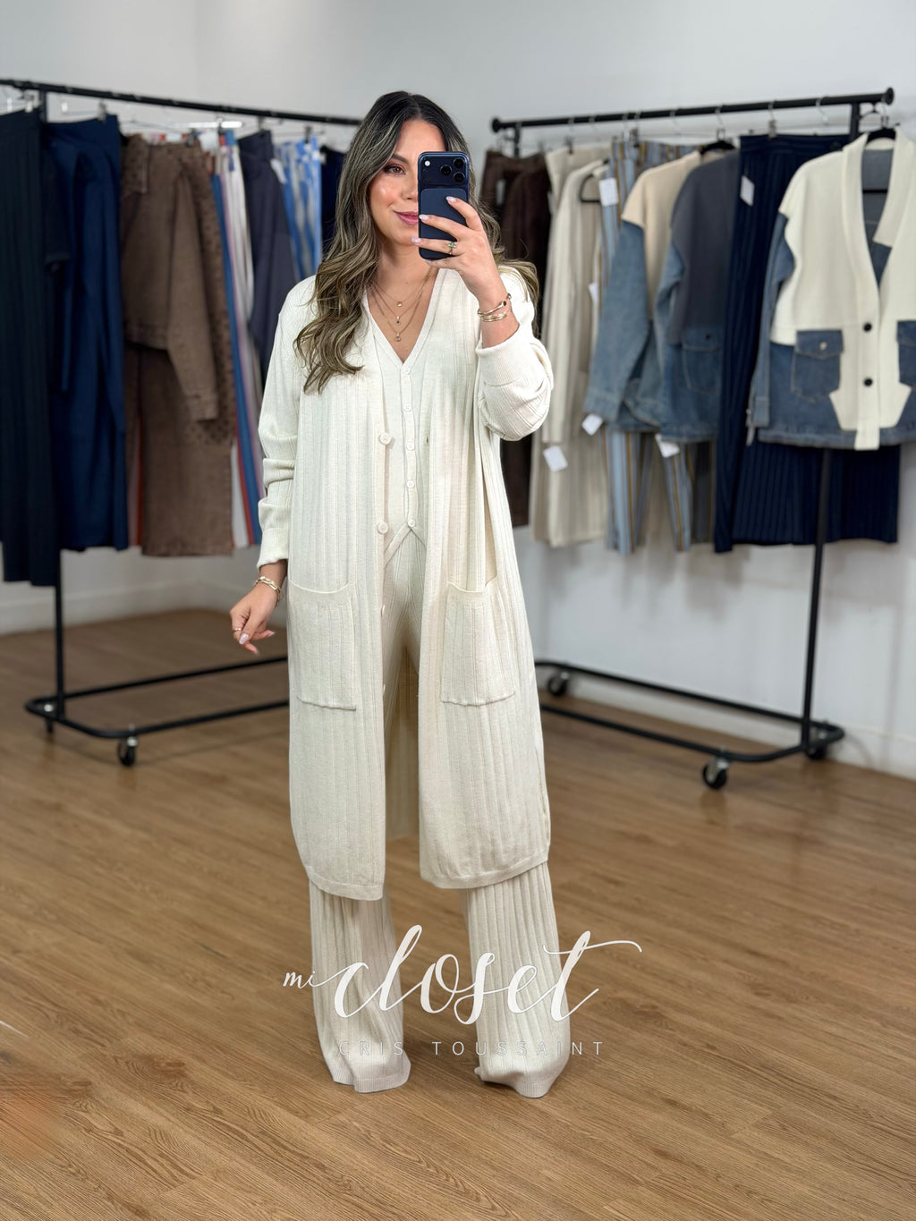 Conjunto de pants de tres piezas, chaleco, suéter largo y pants con textura