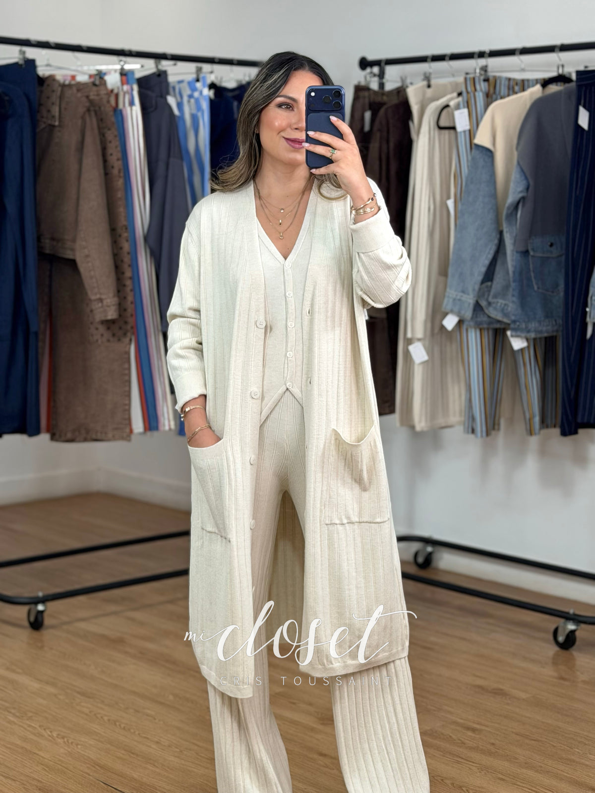 Conjunto de pants de tres piezas, chaleco, suéter largo y pants con textura