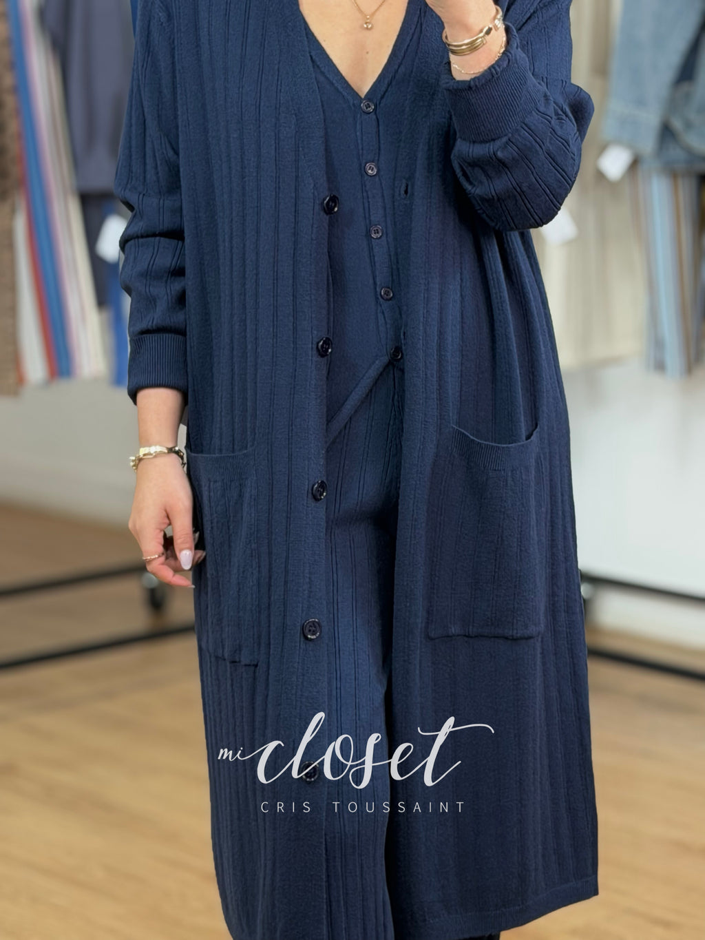 Conjunto de pants de tres piezas, chaleco, suéter largo y pants con textura