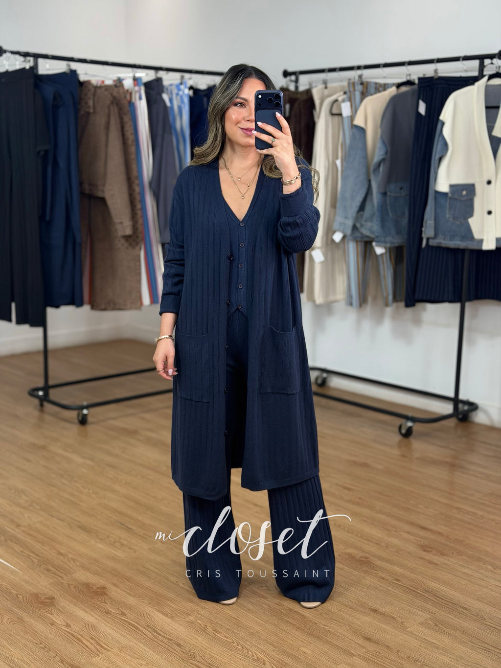 Conjunto de pants de tres piezas, chaleco, suéter largo y pants con textura