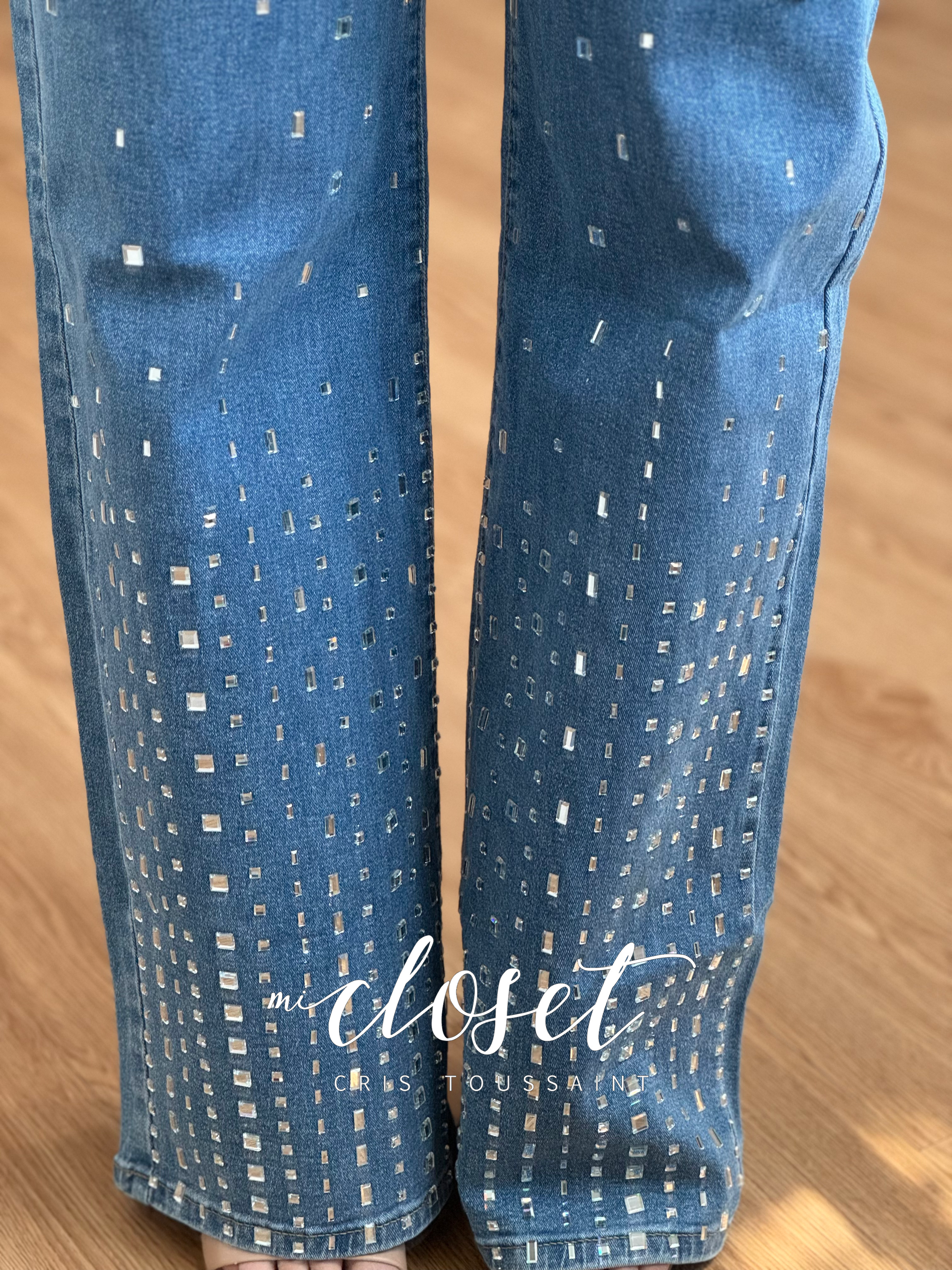 JEANS RECTOS STRETCH CON CRISTALES EN TODO EL FRENTE