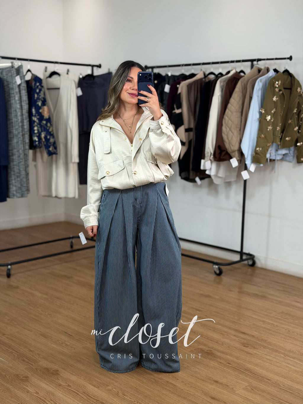 JEANS CORTE WIDE LEG CON PINZAS EN CINTURA