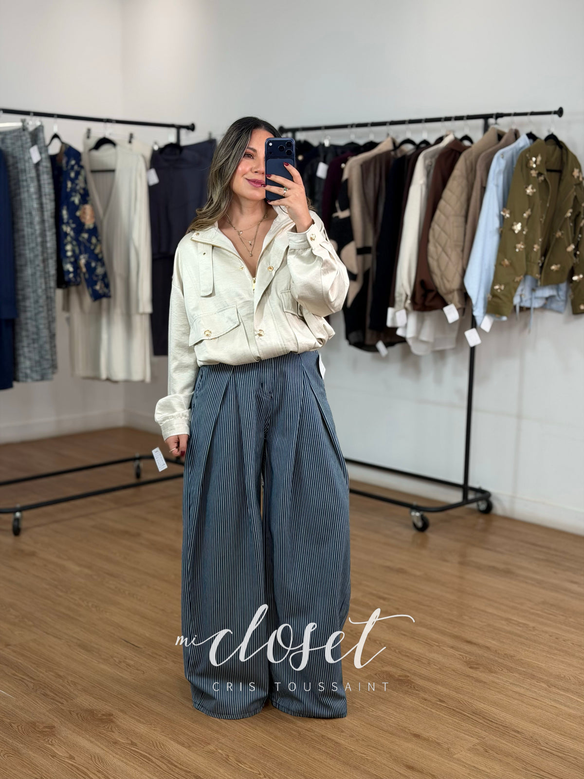 JEANS CORTE WIDE LEG CON PINZAS EN CINTURA