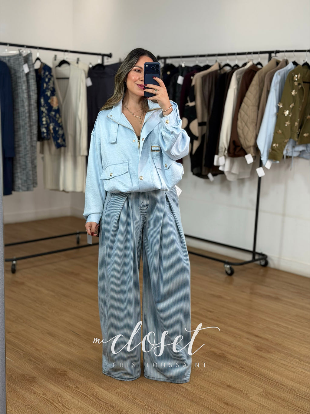 JEANS CORTE WIDE LEG CON PINZAS EN CINTURA