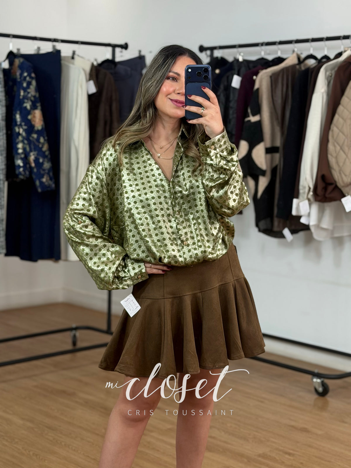 CAMISA OVERSIZED CON NUDO EN CINTURA Y RESORTE EN PARTE TRASERA