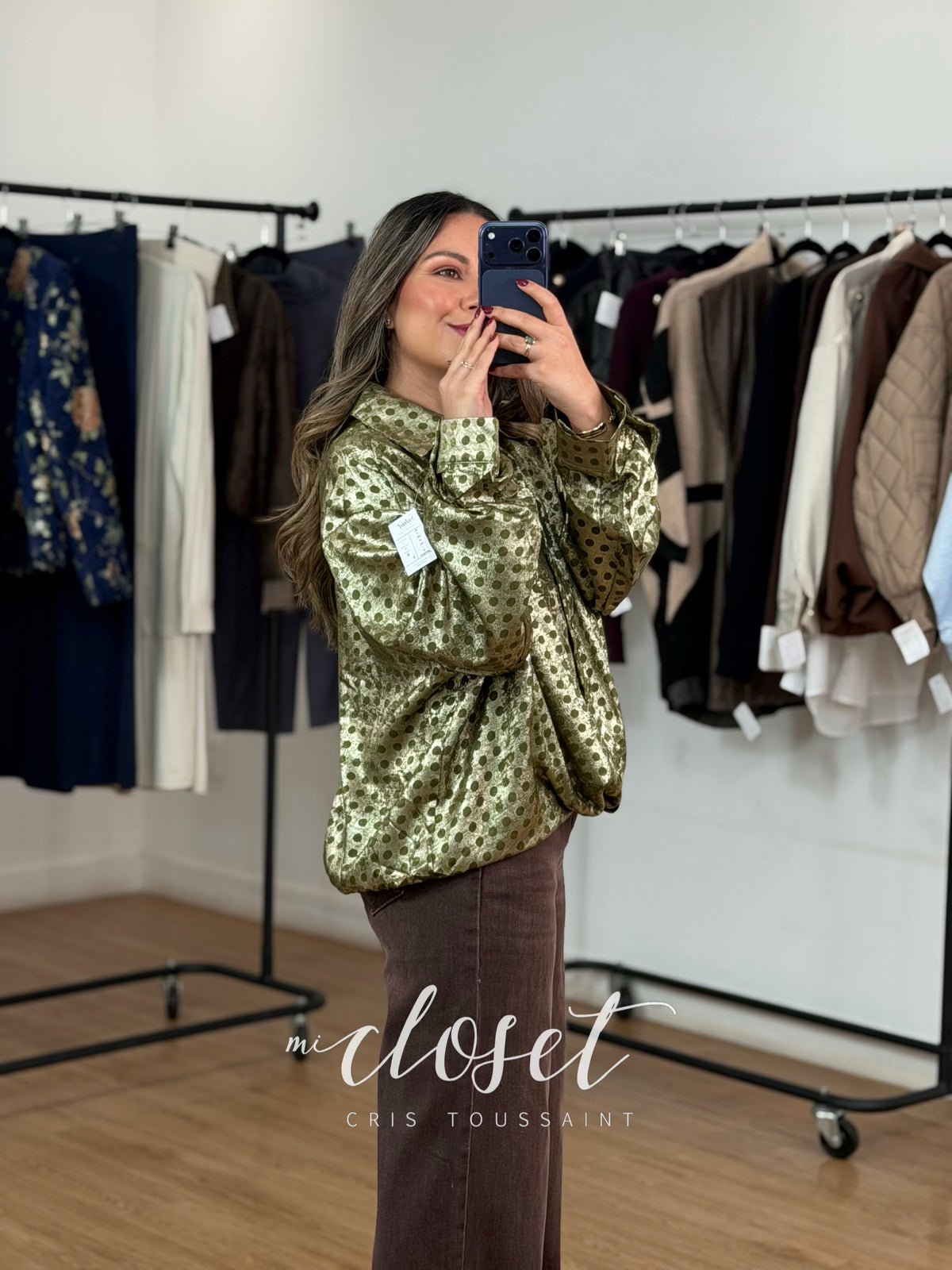 CAMISA OVERSIZED CON NUDO EN CINTURA Y RESORTE EN PARTE TRASERA