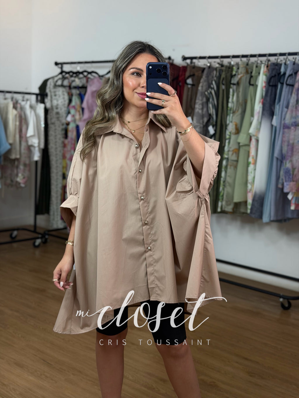 CAMISA OVERSIZED CON MANGA MURCIÉLAGO CORTA Y BOTONES PLATEADOS