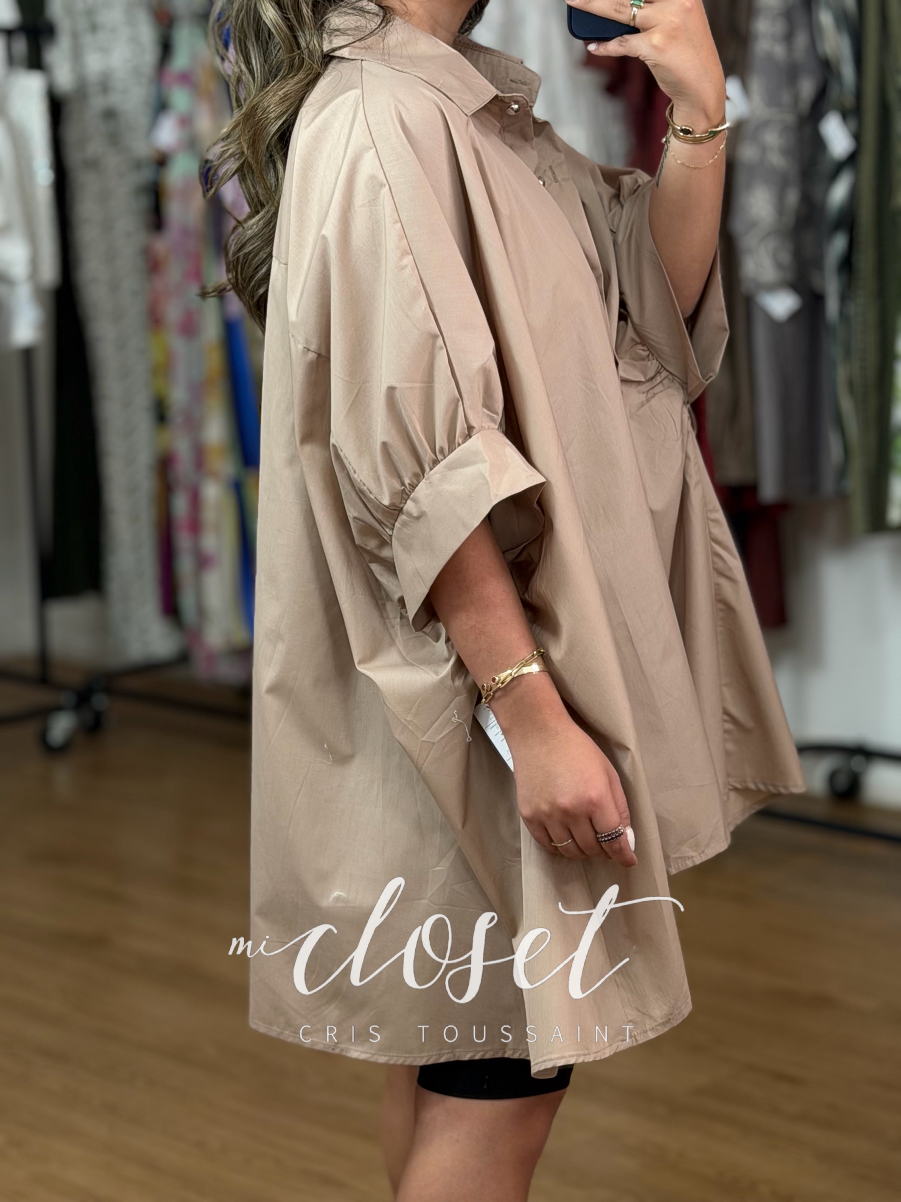 CAMISA OVERSIZED CON MANGA MURCIÉLAGO CORTA Y BOTONES PLATEADOS