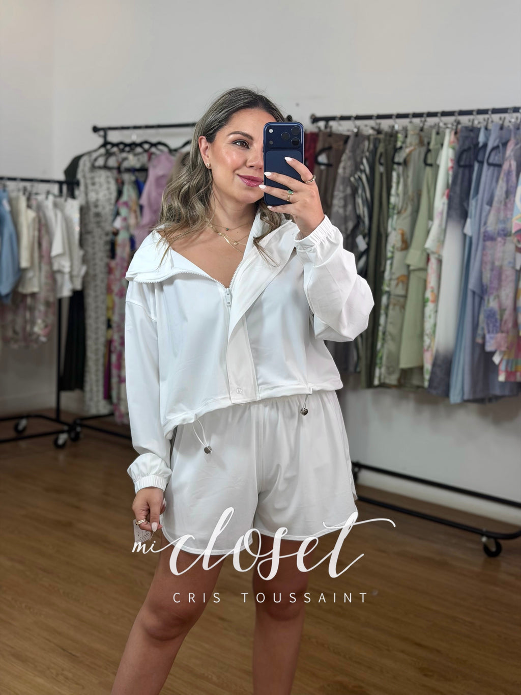 CONJUNTO DEPORTIVO LIGERO DE LICRA, SHORT CON LICRA ADHERIDA Y CHAMARRA CORTA OVERSIZED (CON CINTAS AJUSTABLES)