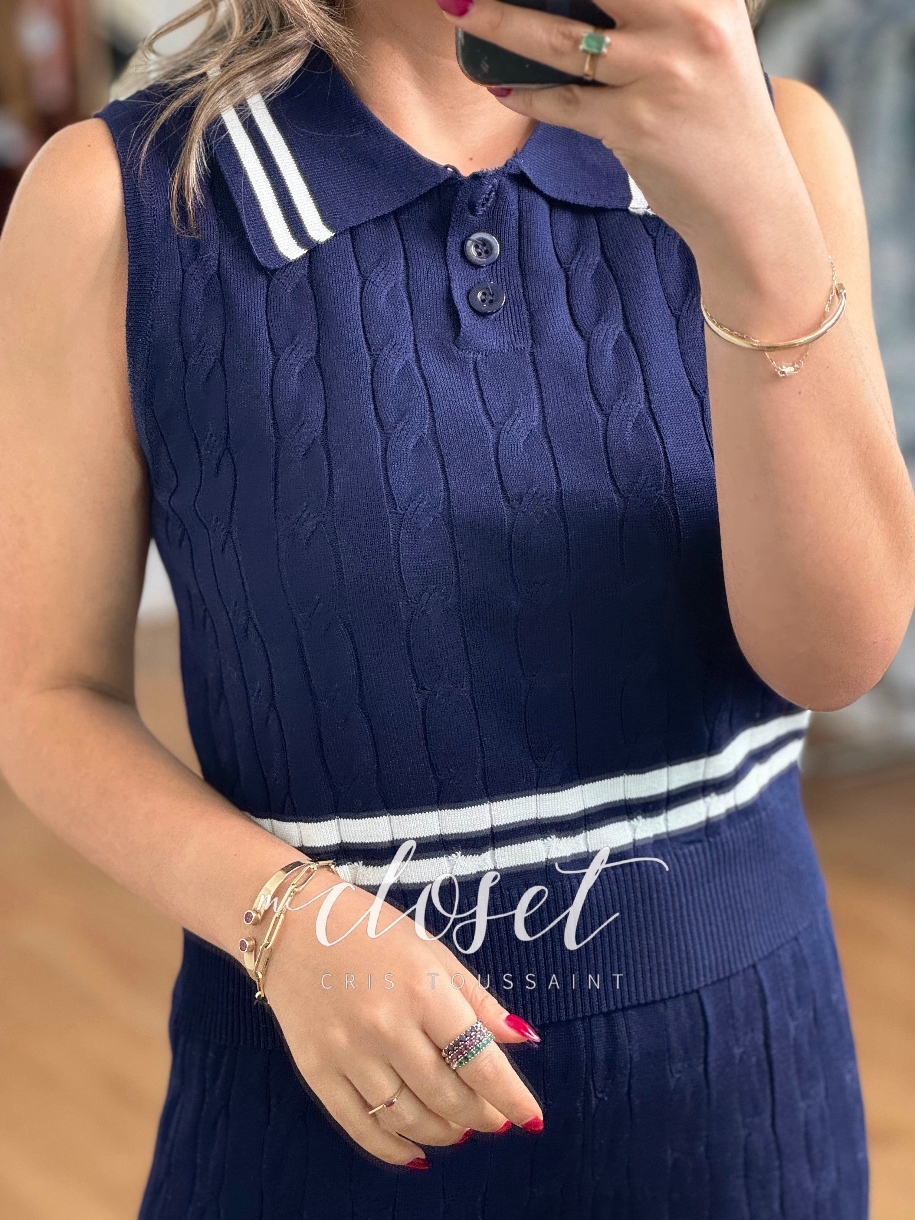 CONJUNTO CON TEXTURA DE TRENZA Y LÍNEAS BLANCAS