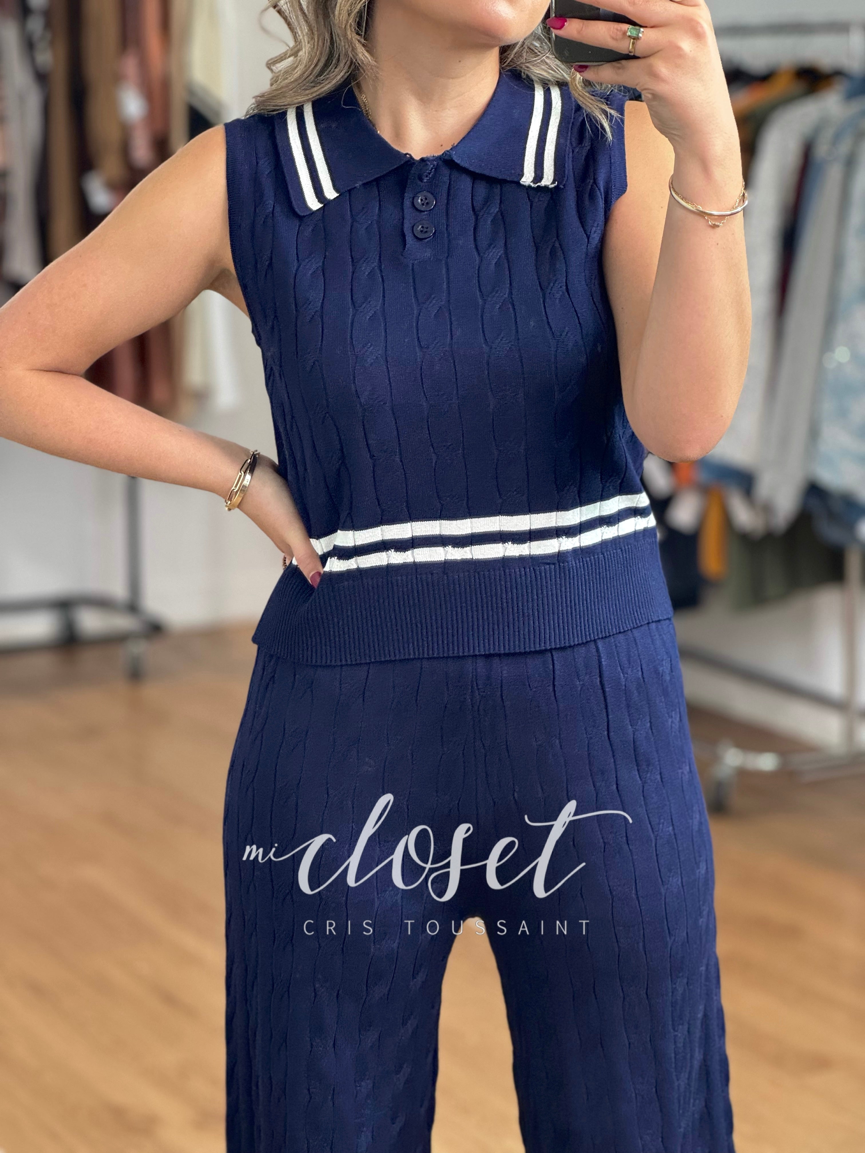 CONJUNTO CON TEXTURA DE TRENZA Y LÍNEAS BLANCAS