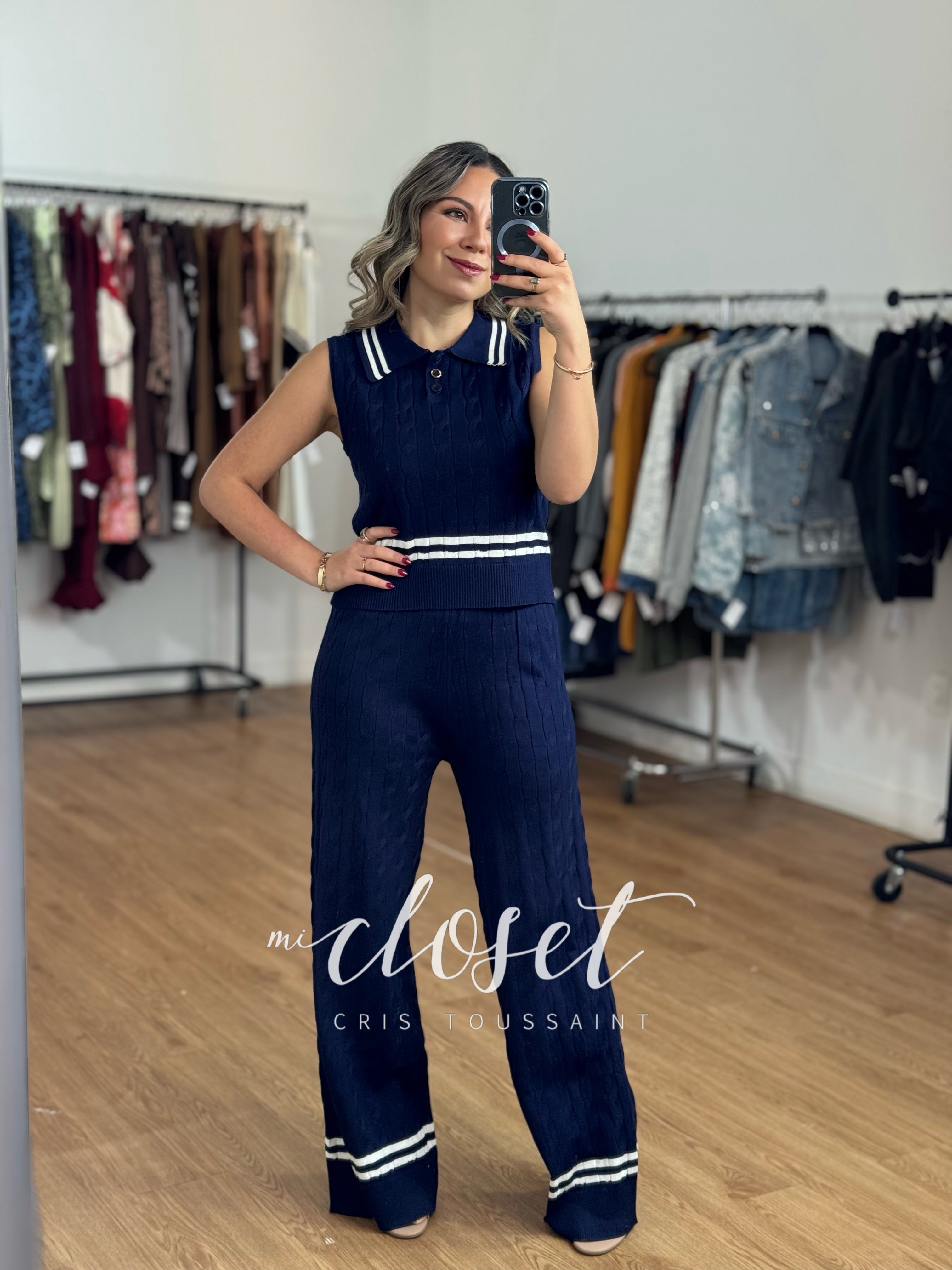 CONJUNTO CON TEXTURA DE TRENZA Y LÍNEAS BLANCAS