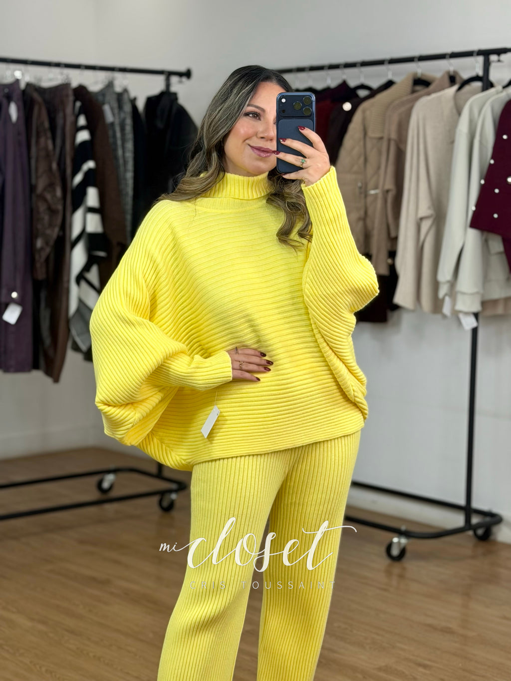 CONJUNTO GRUESO SÚPER SUAVE, TEXTURIZADO, PANTS Y SWEATER MANGA MURCIÉLAGO CON CUELLO ALTO